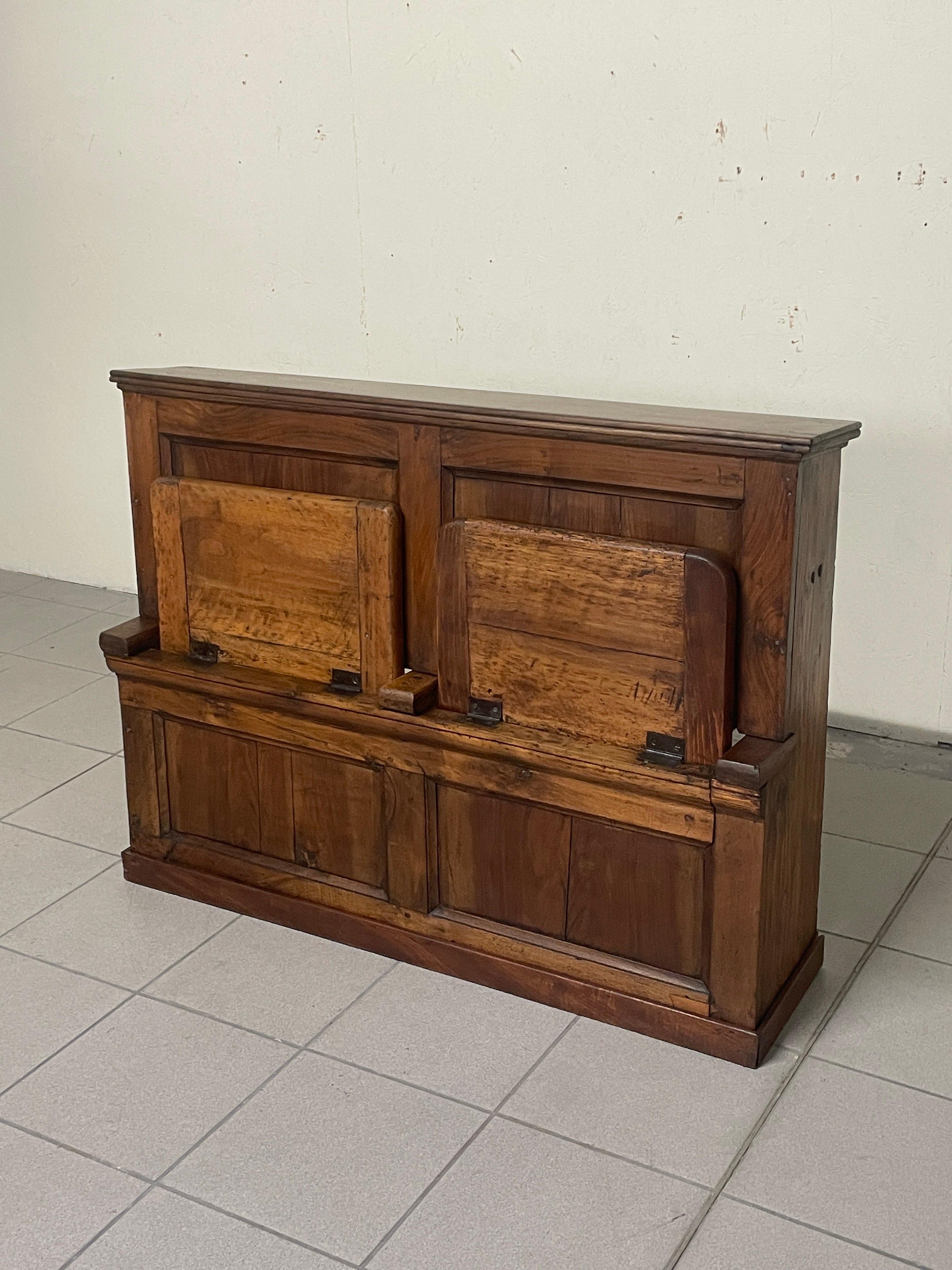 Italiano Antica panca dell'800 in legno di noce, Italia in vendita