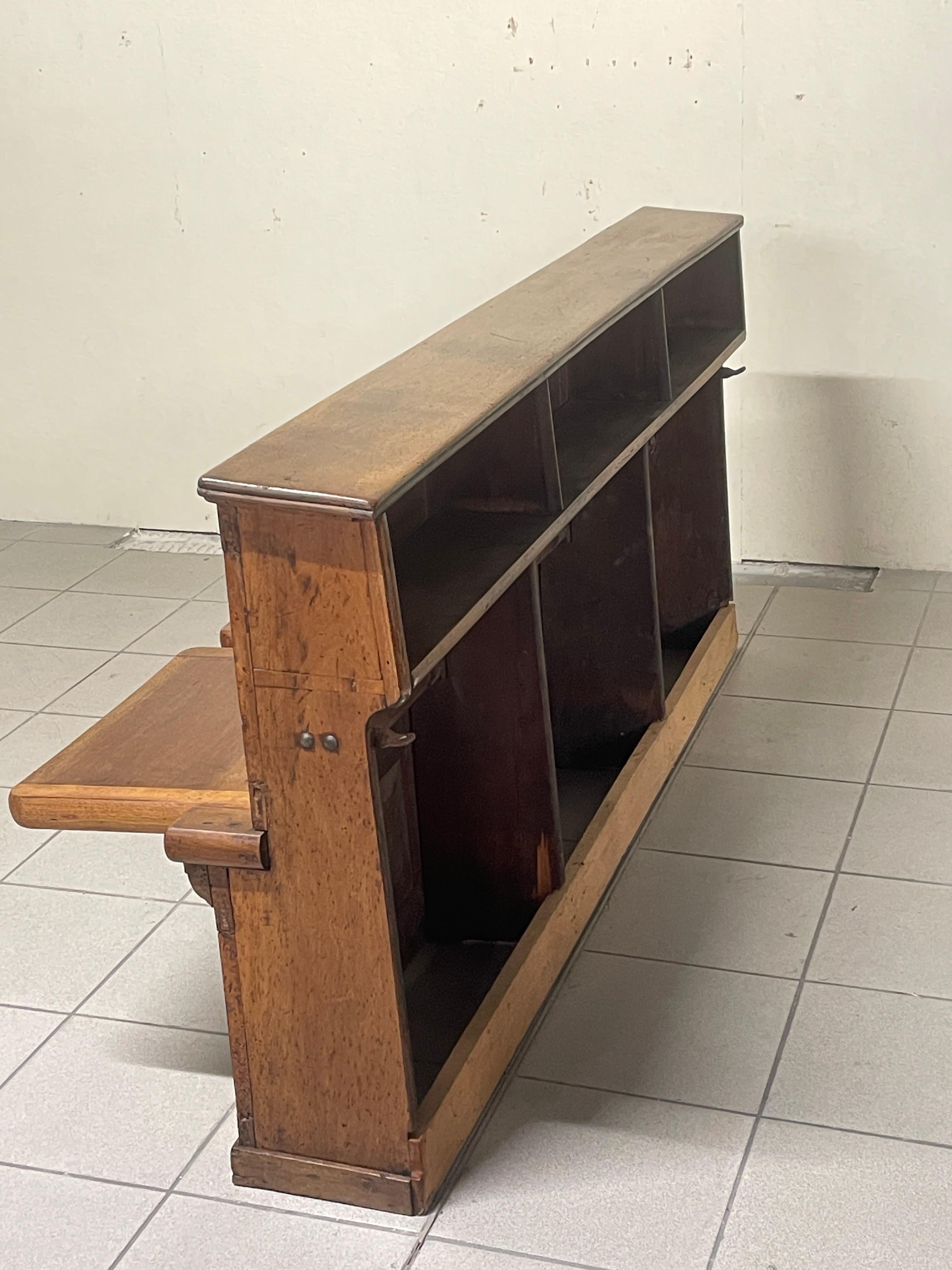 Antica panca in noce con tre sedute a ribalta, Italien, '800 im Angebot 4