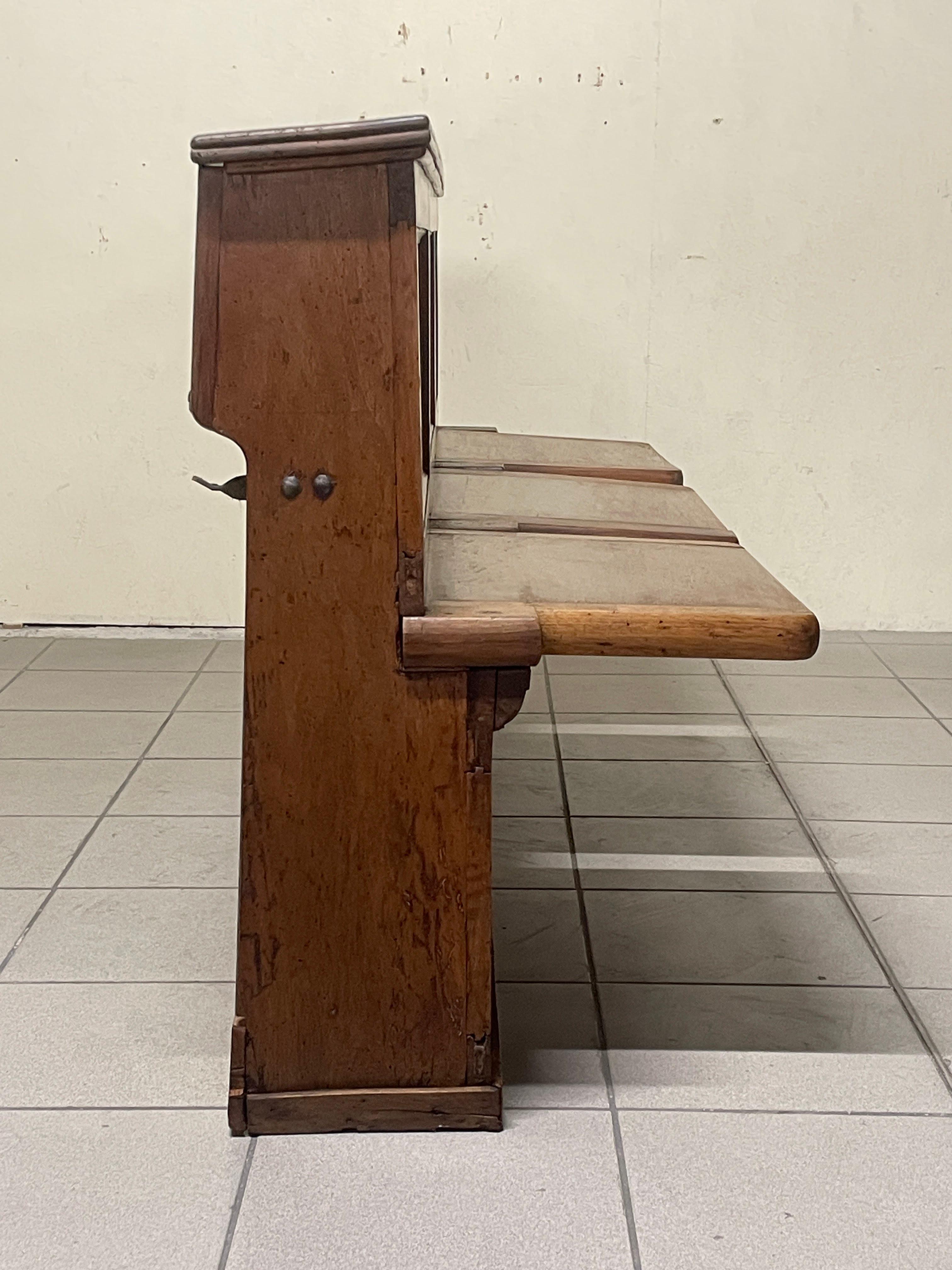 Antica panca in noce con tre sedute a ribalta, Italien, '800 im Angebot 8