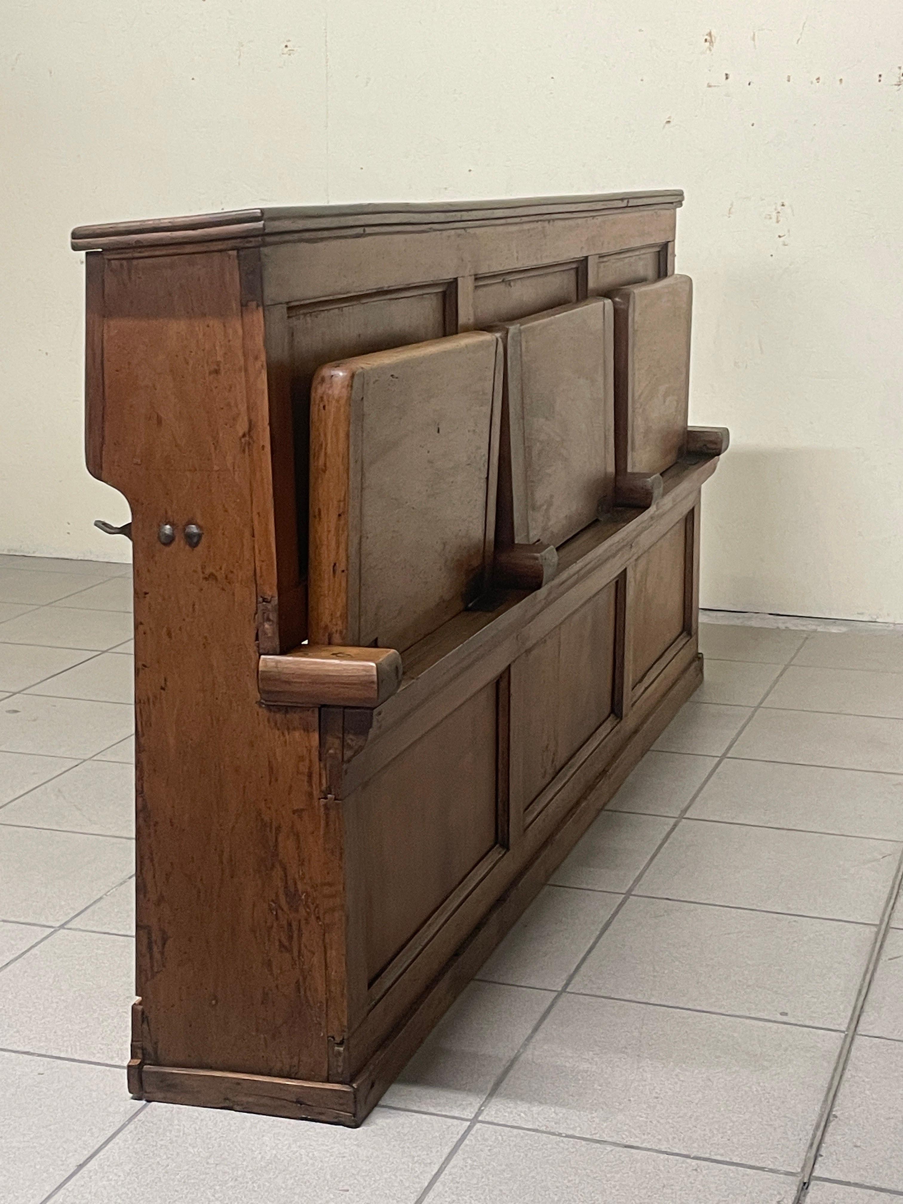 Antica panca in noce con tre sedute a ribalta, Italien, '800 im Angebot 10