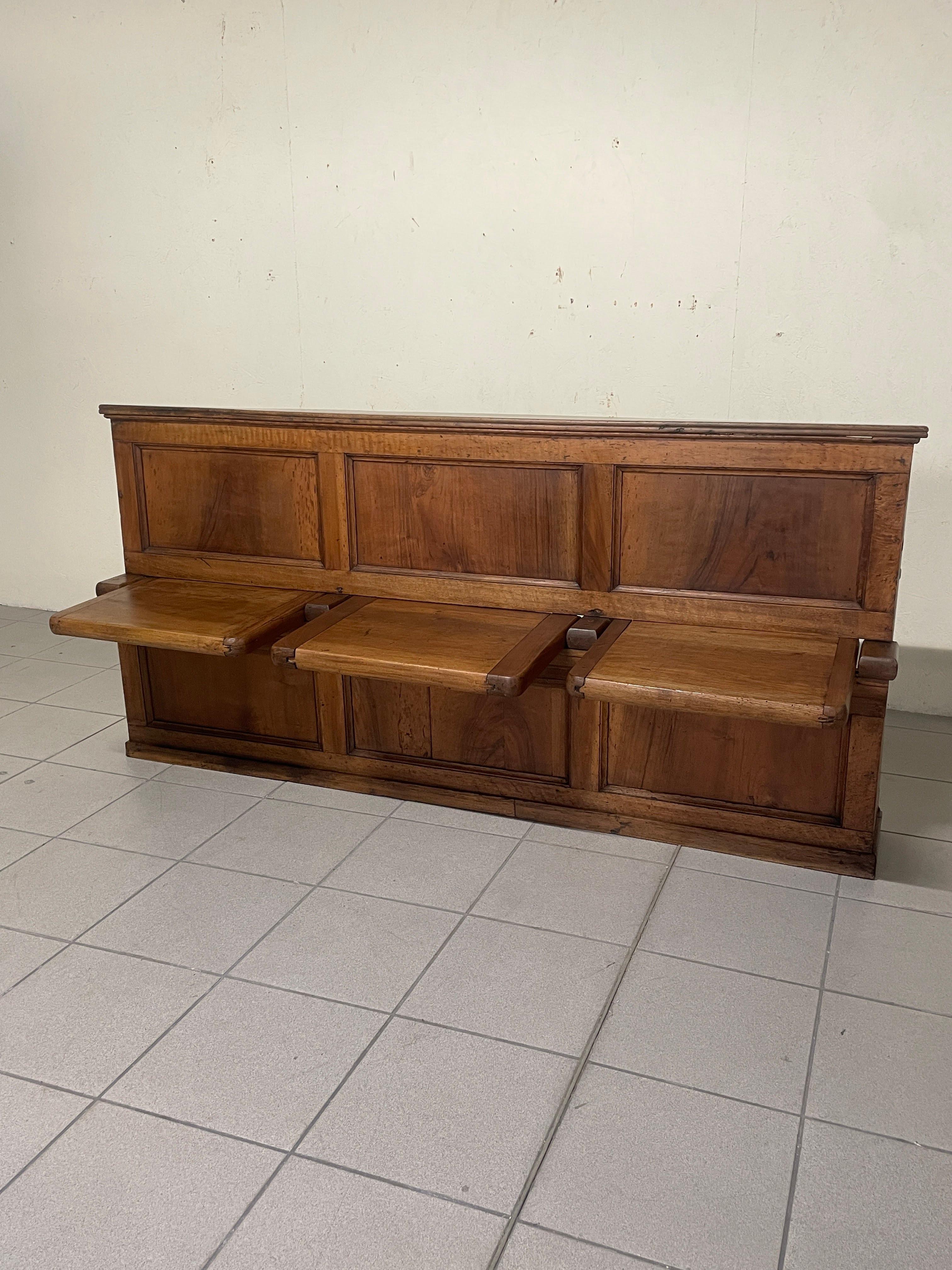 Antica panca in noce con tre sedute a ribalta, Italien, '800 im Angebot 13