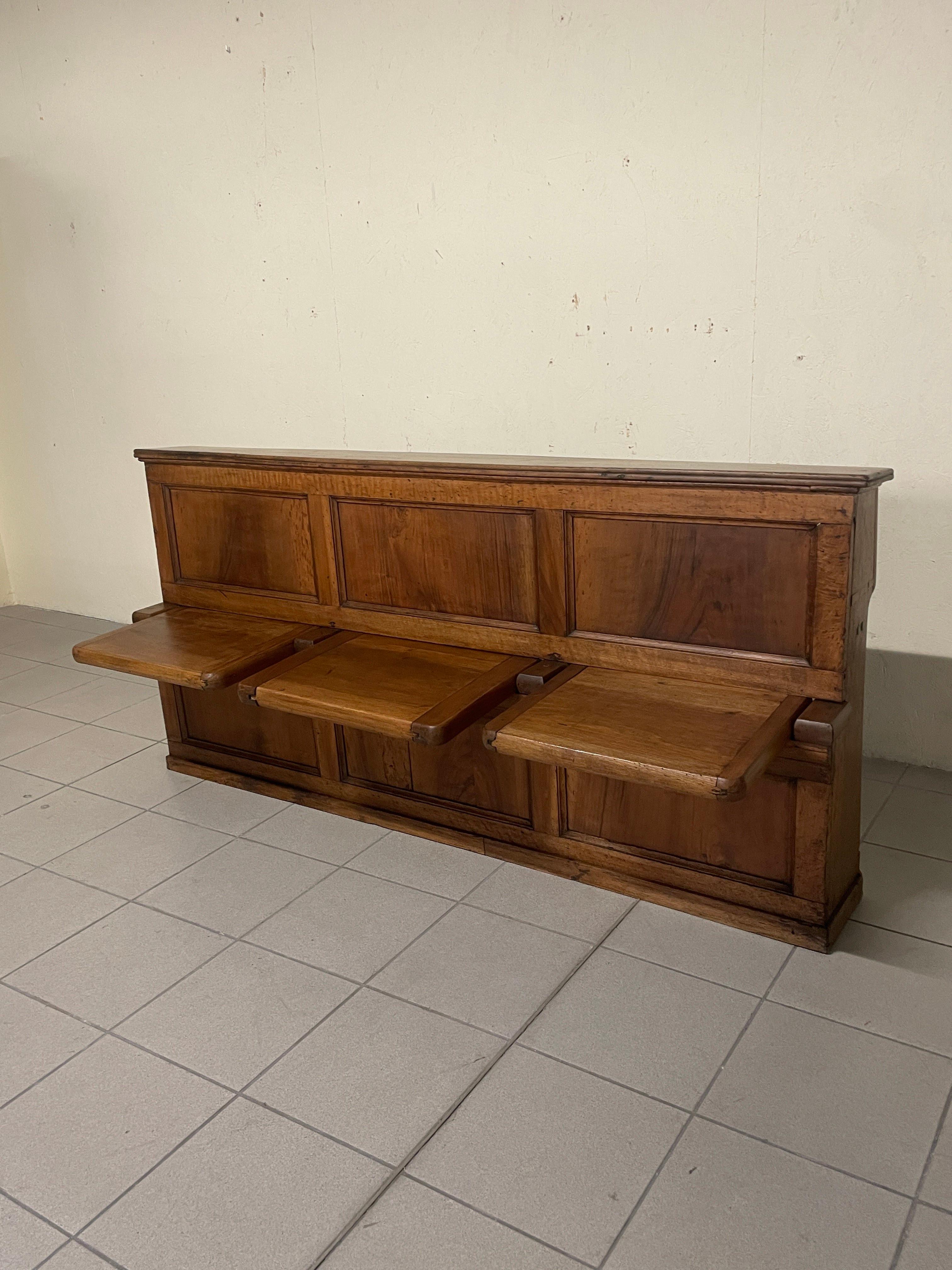 Antica panca in noce con tre sedute a ribalta, Italien, '800 im Zustand „Gut“ im Angebot in SAN PIETRO MOSEZZO, NO
