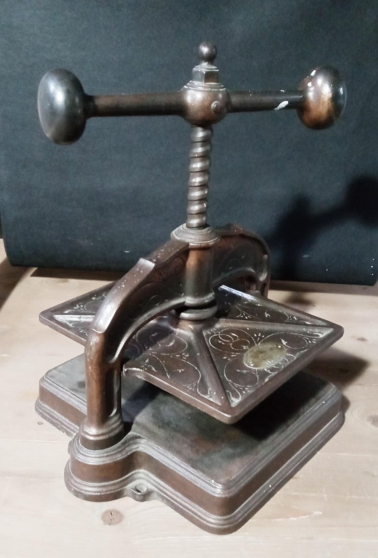 antica-pressa-rilegatrice-per-libri-for-sale-at-1stdibs