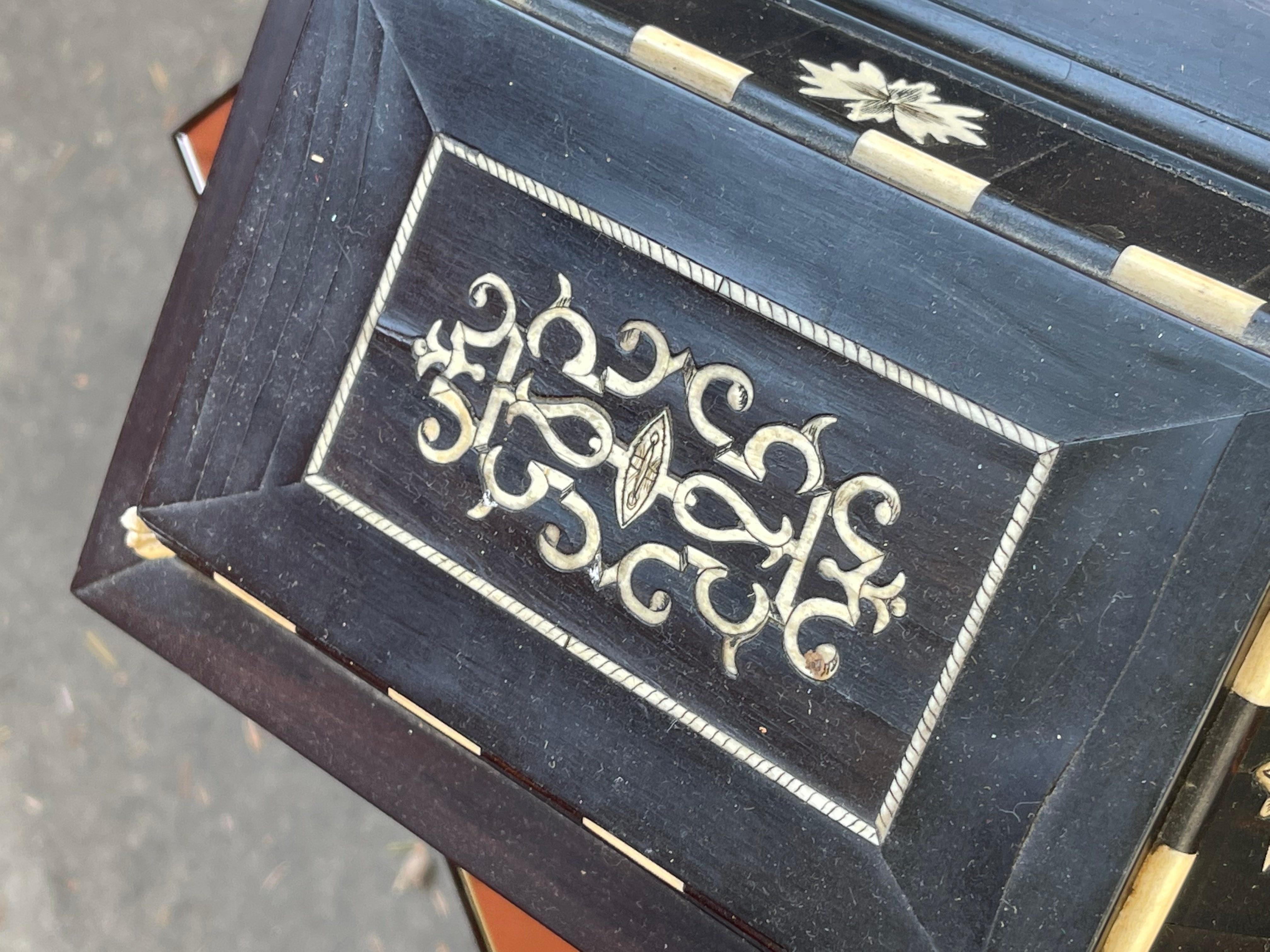 antica scatola in legno di ebano e osso - antichita - prima meta 19 secolo For Sale 2