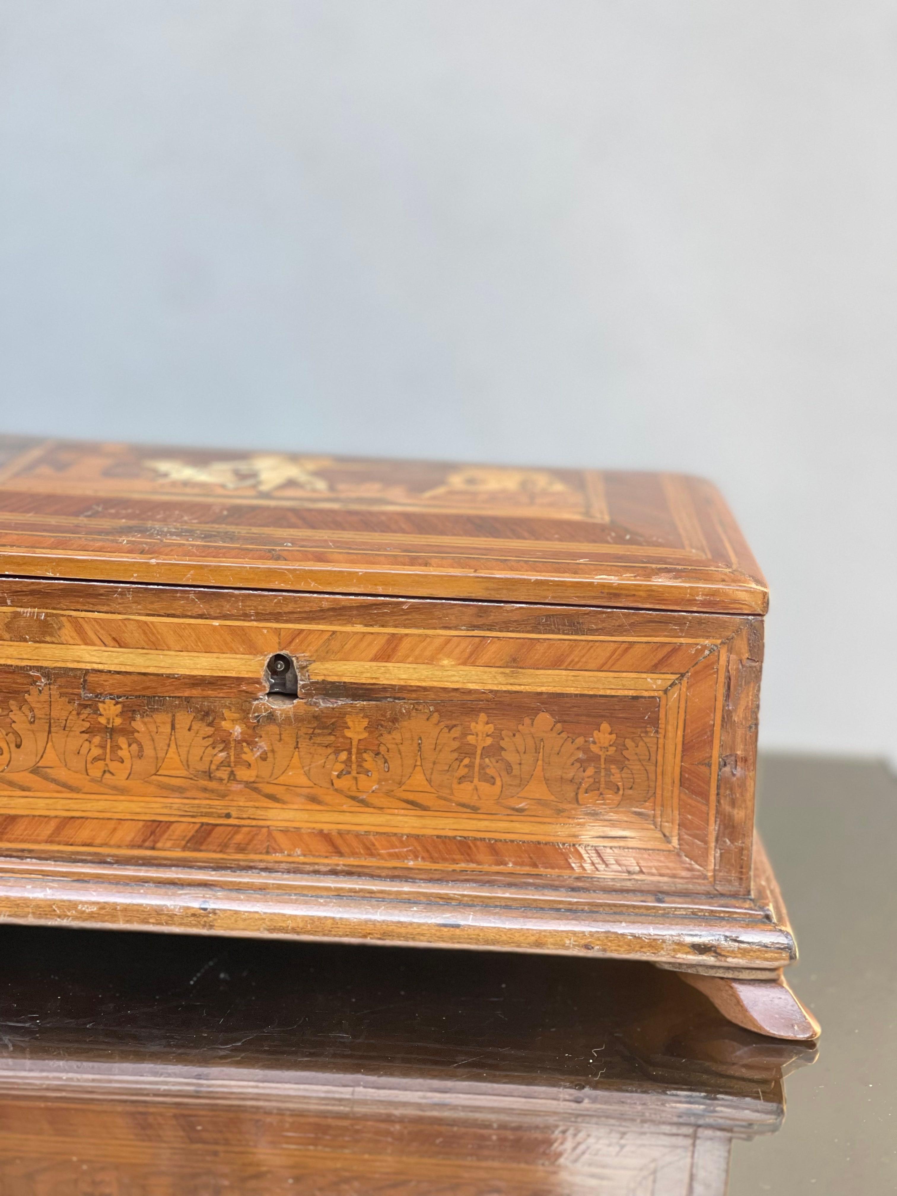 Early 18th Century antica scatola intarsiata luigi XVI - scatola neoclassica - box - antiques For Sale