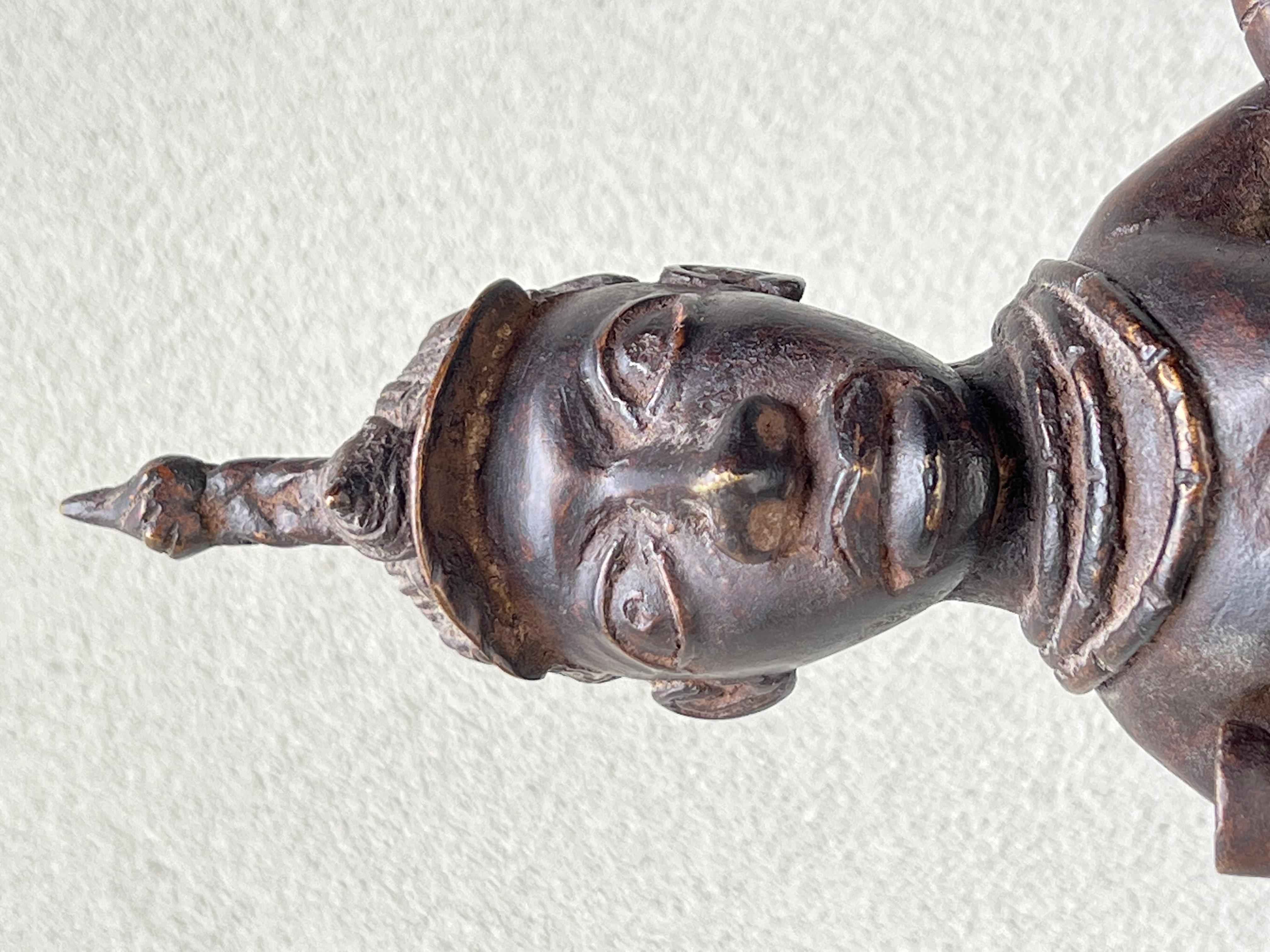 Antica scultura - bronzo - africana - Benin - XIX secolo -sculpture - African  For Sale 9
