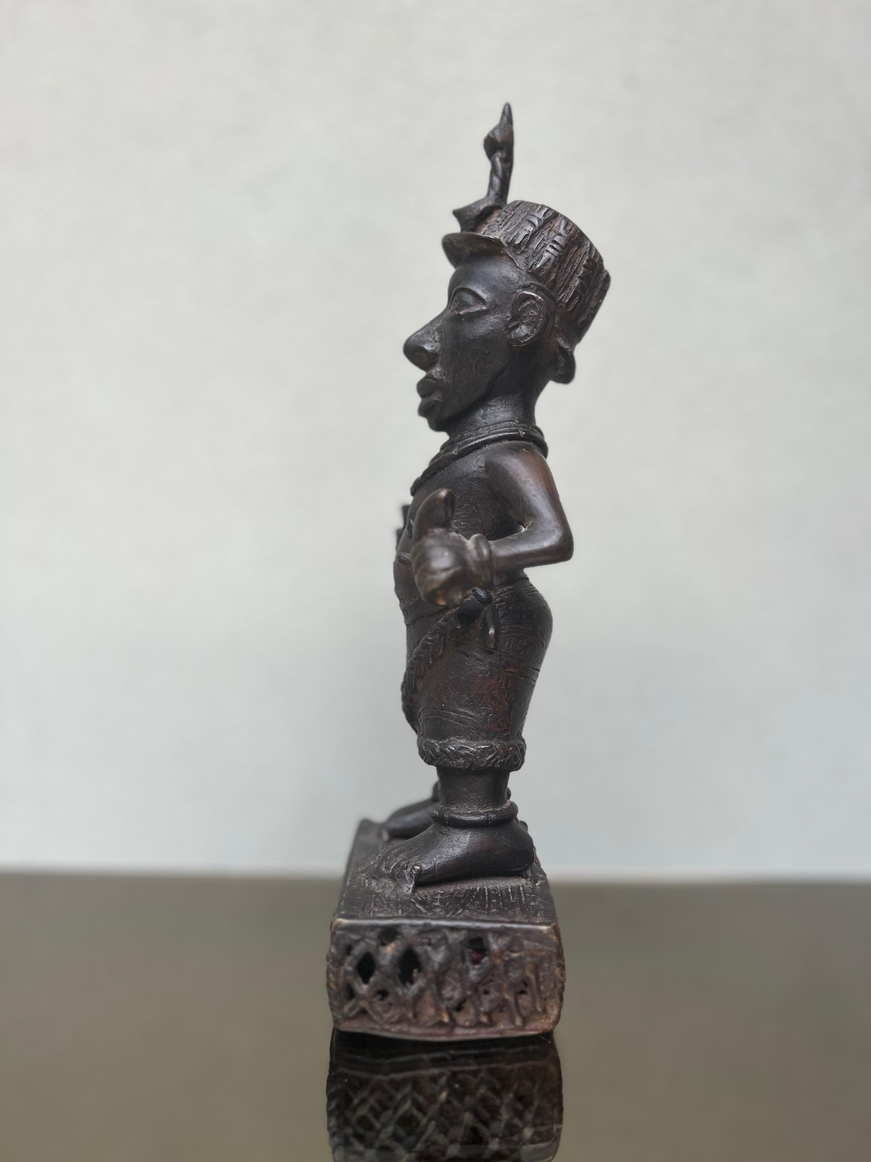 Antica scultura - bronzo - africana - Benin - XIX secolo
Descrizione

Antica Scultura in bronzo africana di una raffigurazione del Re Coronato Ife Malu, originaria del Benin del XIX secolo

Produzione: Benin

Periodo: XIX secolo

Materiale: