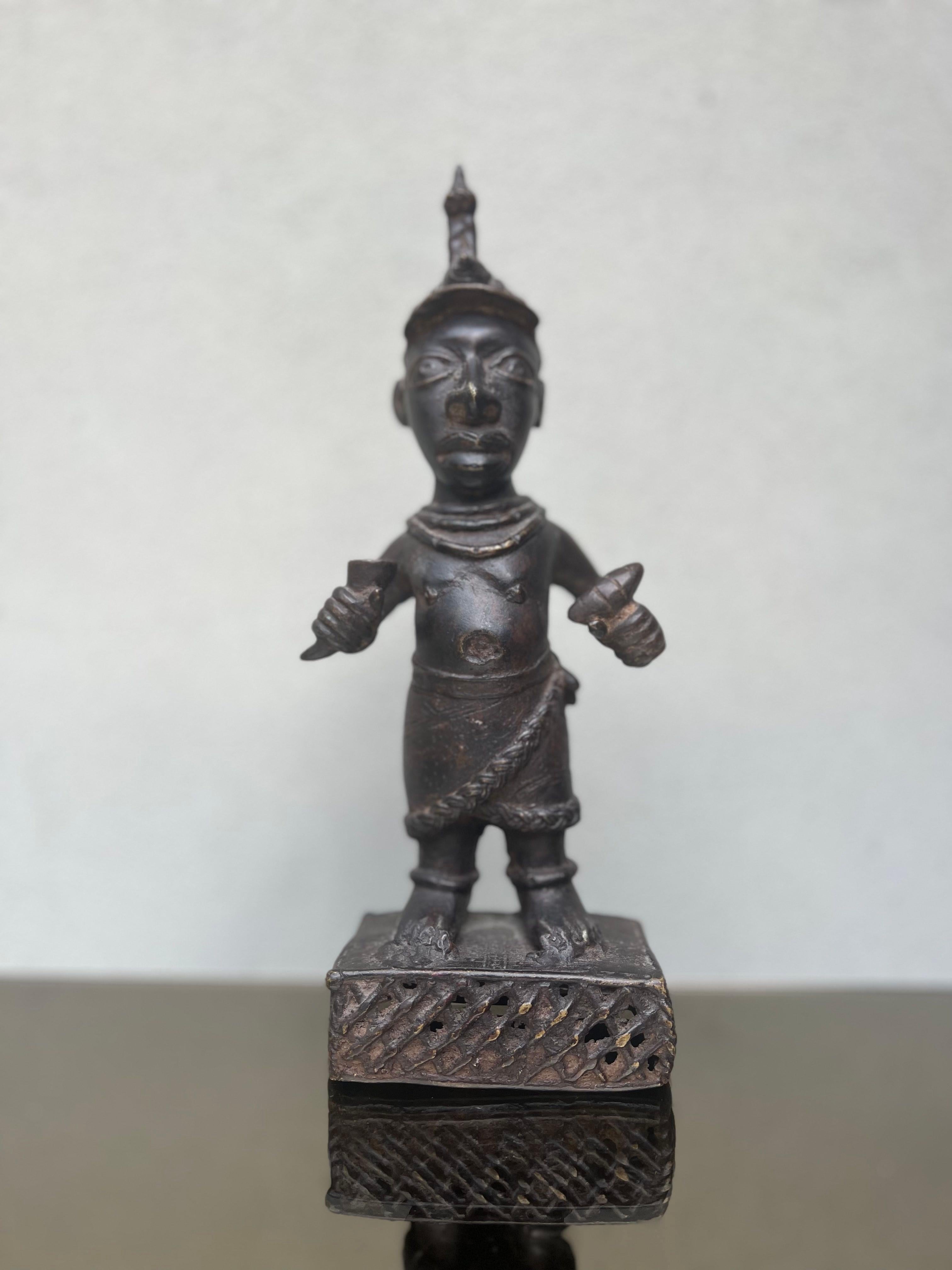 Antica scultura - bronzo - africana - Benin - XIX secolo -sculpture - African  For Sale 3