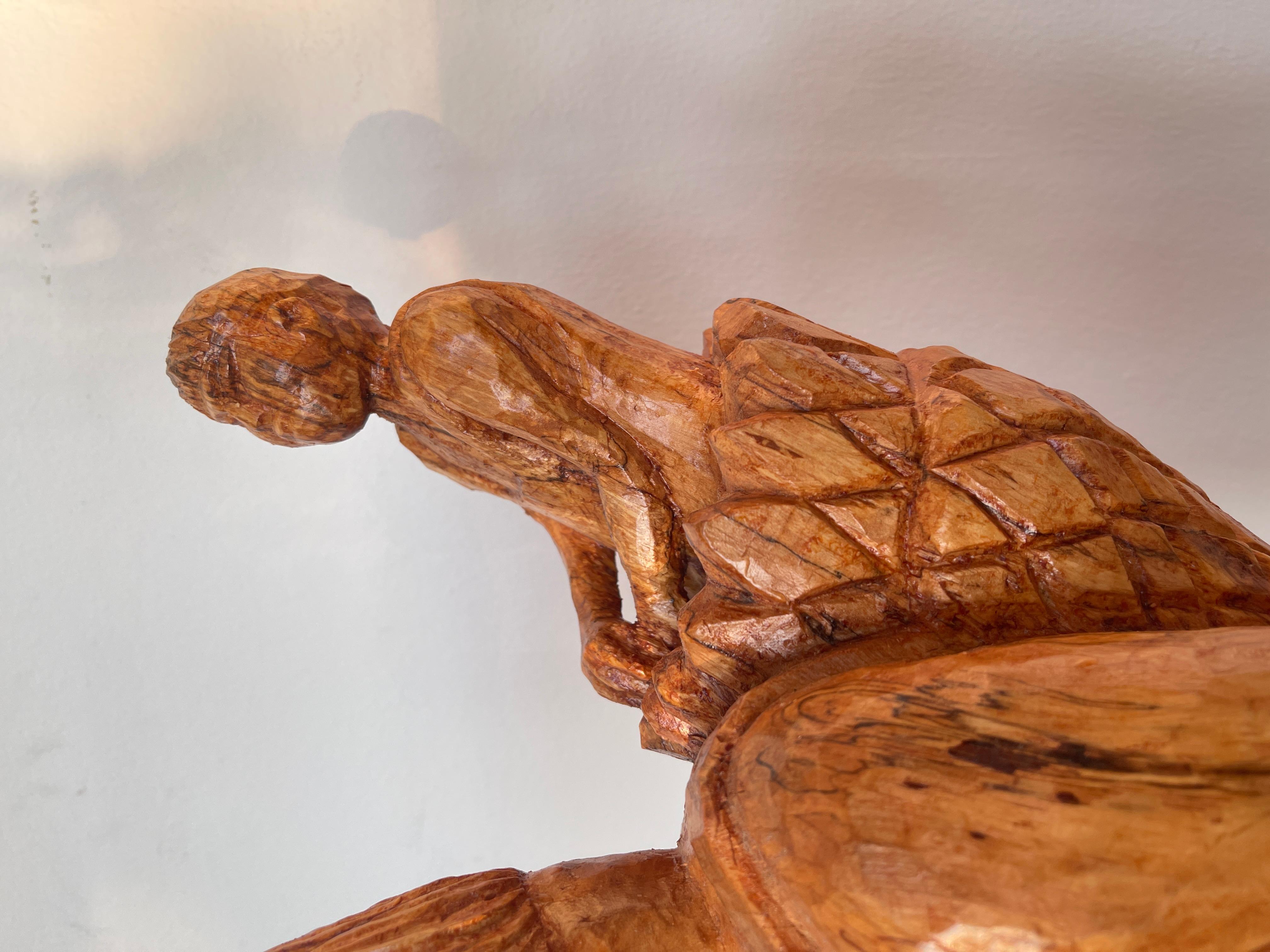Escultura antigua de pareja africana tallada a mano años 40 en venta 2