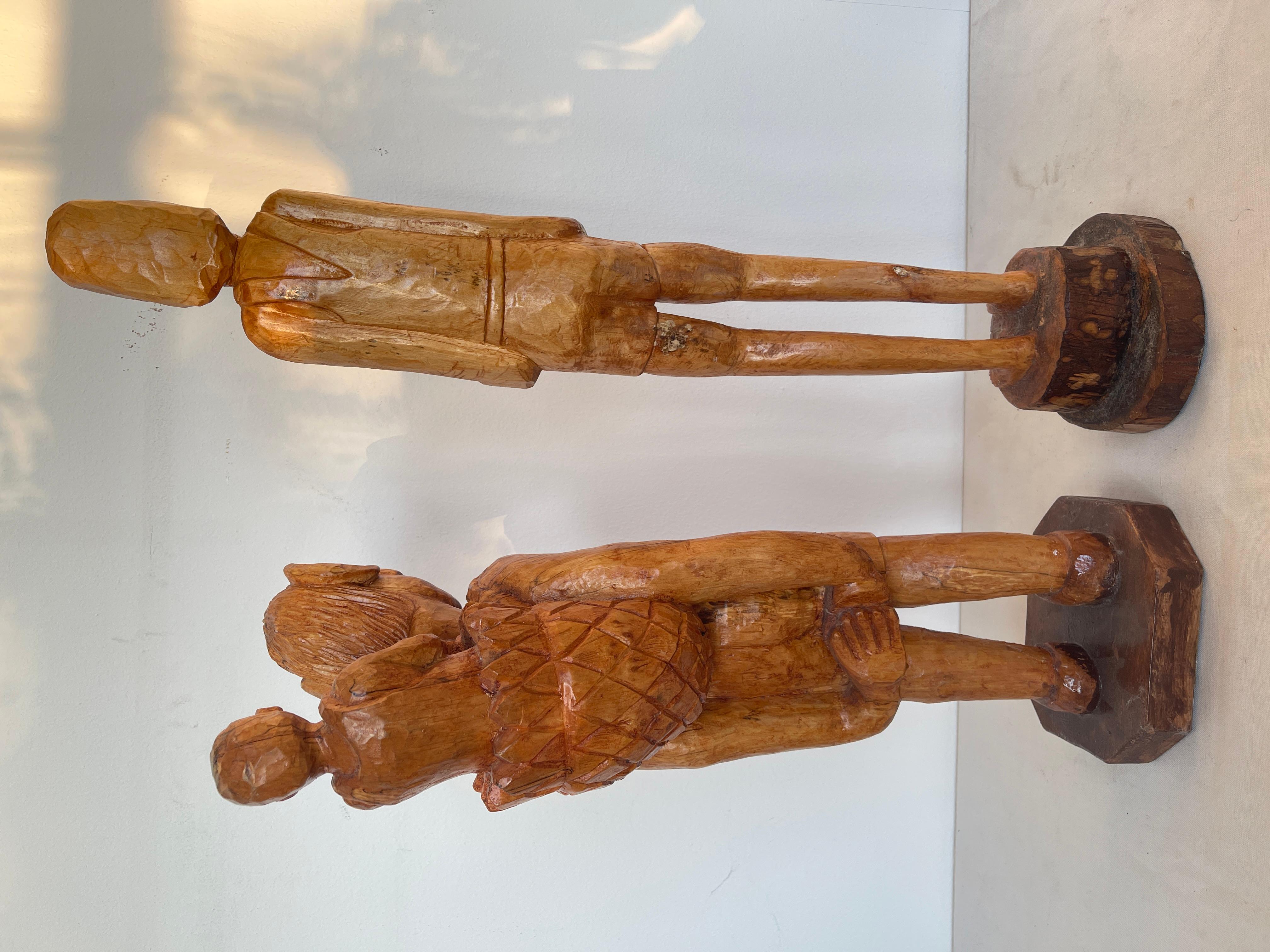 Escultura antigua de pareja africana tallada a mano años 40 en venta 5