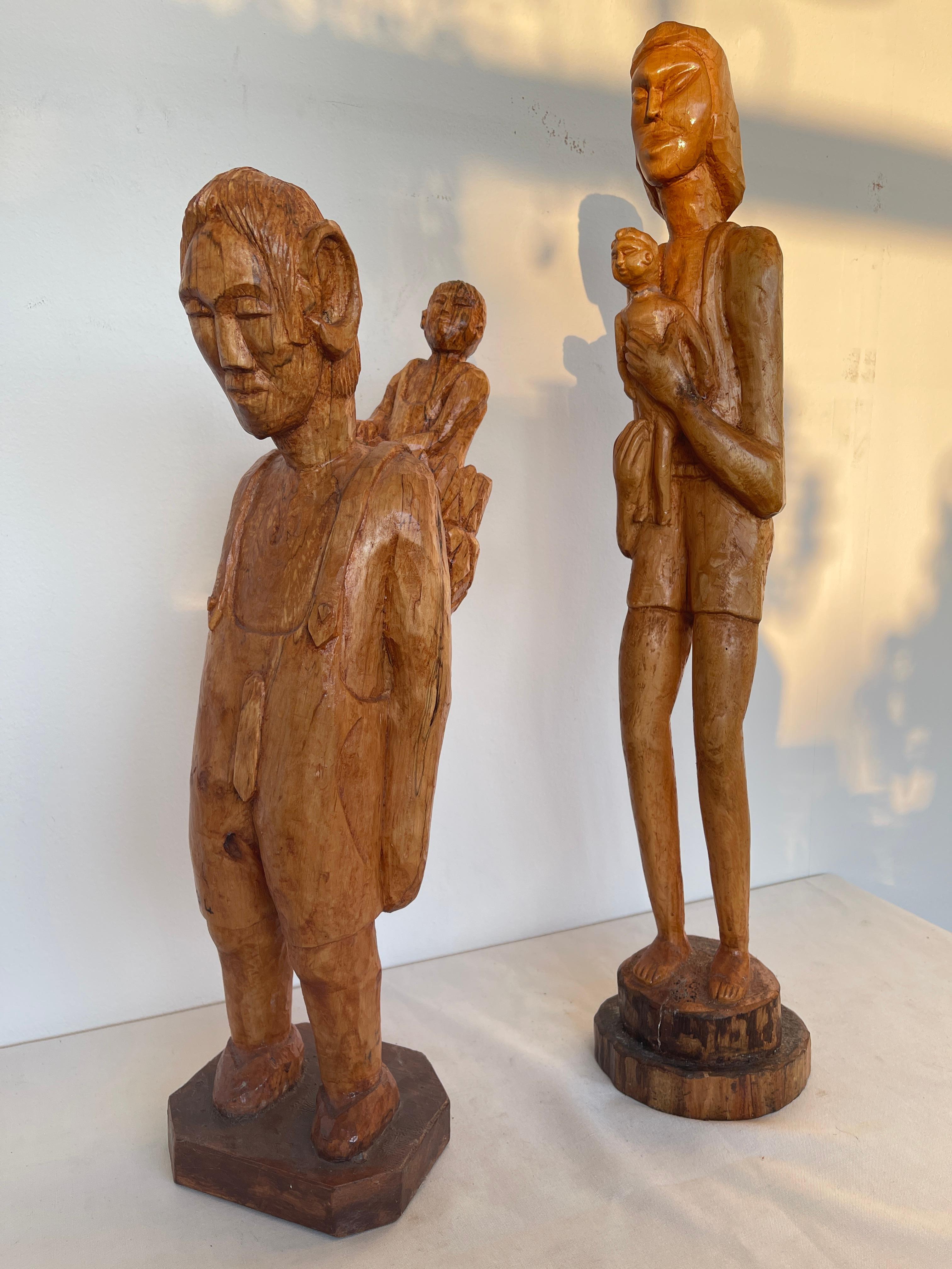 Escultura antigua de pareja africana tallada a mano años 40 en venta 1
