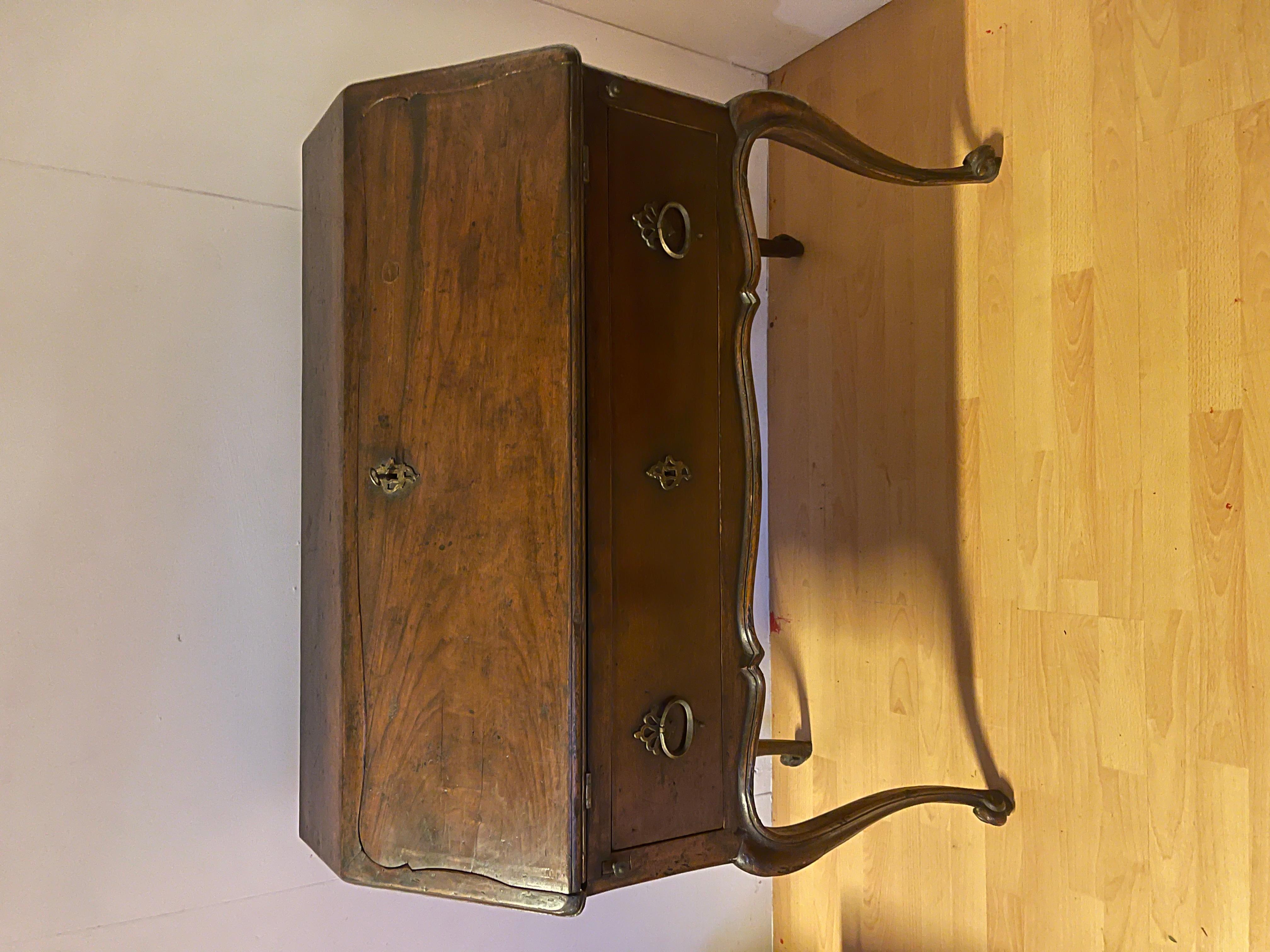 Antica secretaire italiana a ribalta in legno noce stile barocco, XX secolo (Barock) im Angebot