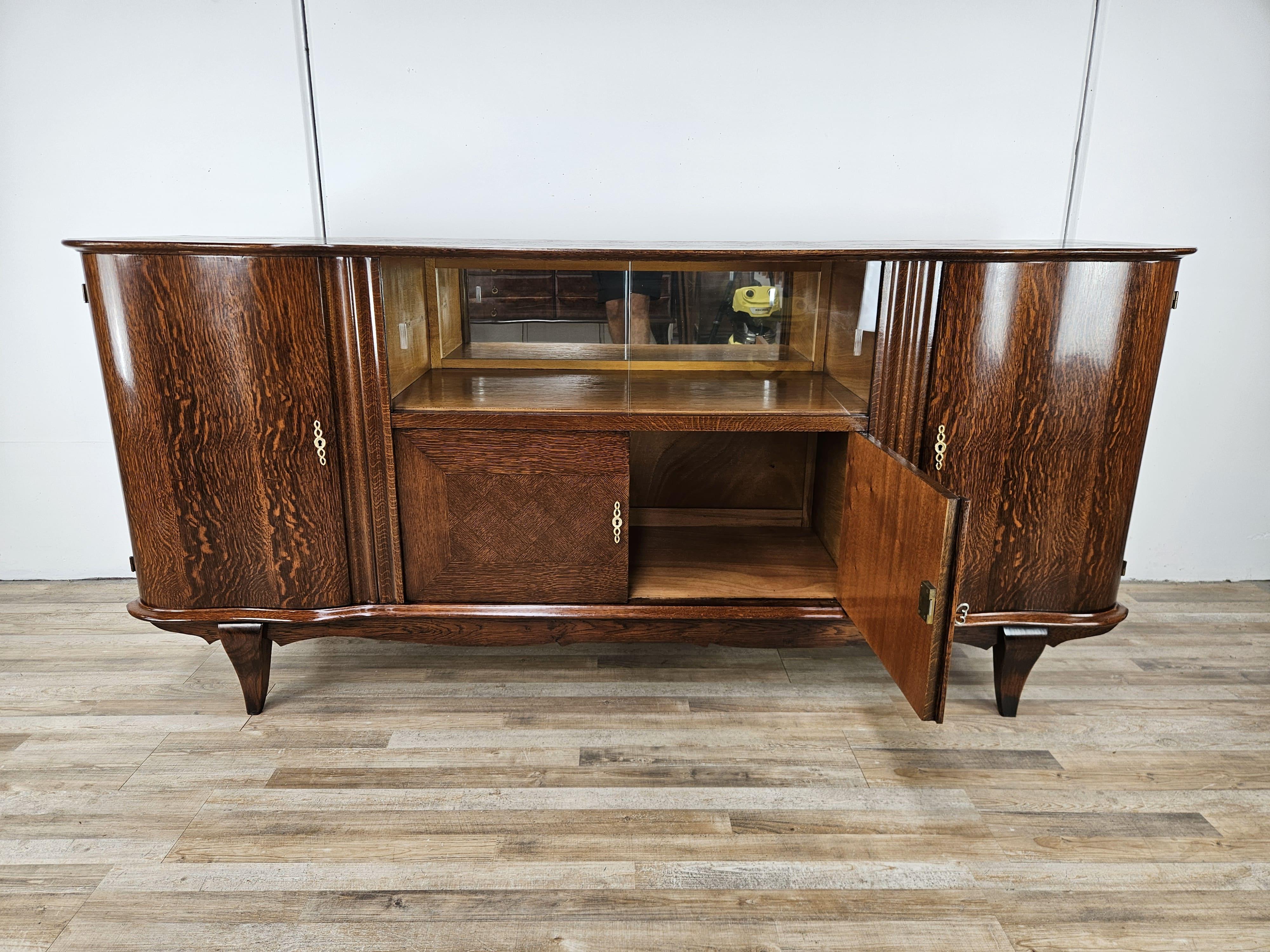 Antique Art Deco 1950s oak sideboard with sliding glass and decorations For Sale 12