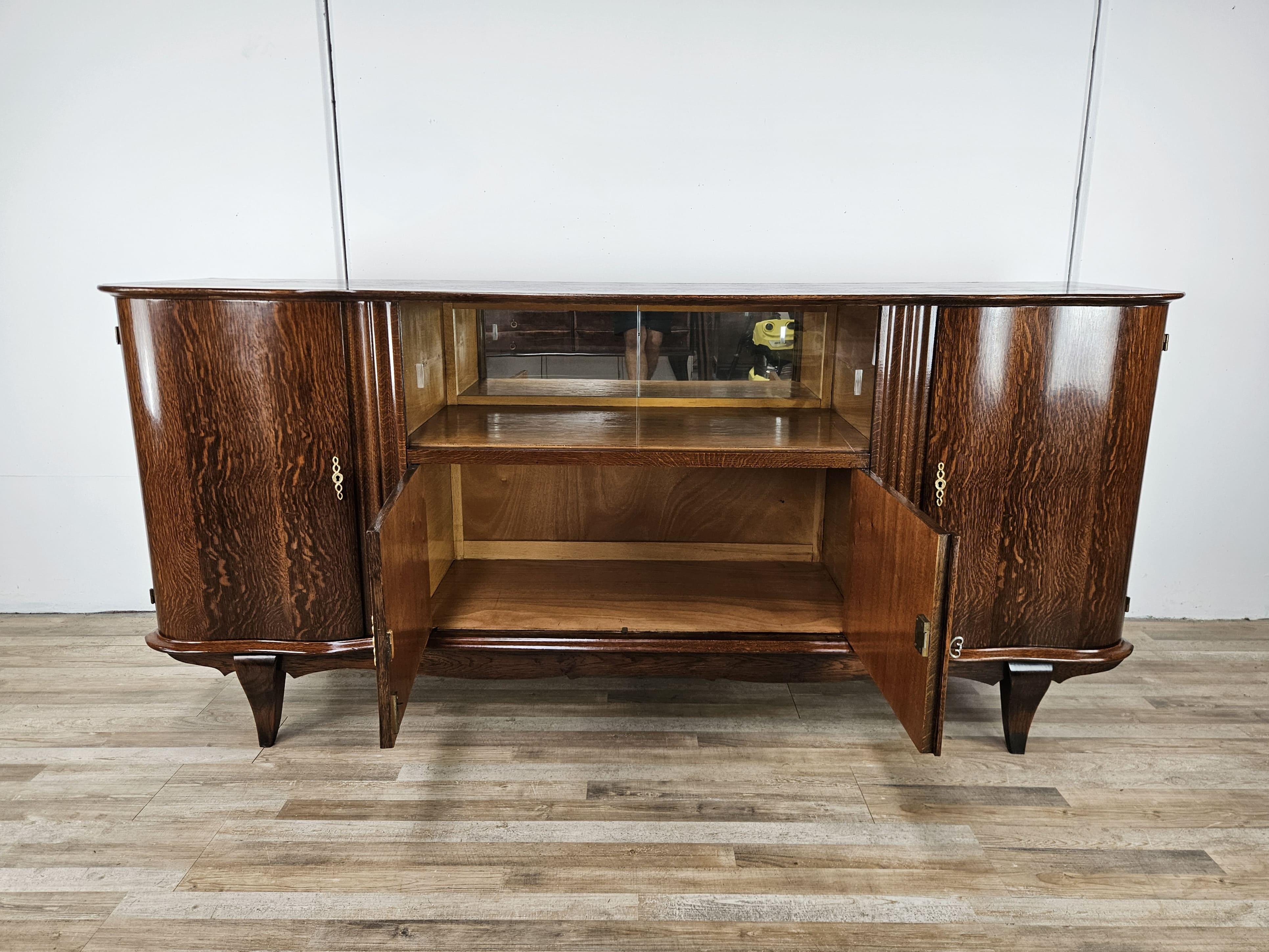 Antique Art Deco 1950s oak sideboard with sliding glass and decorations For Sale 13