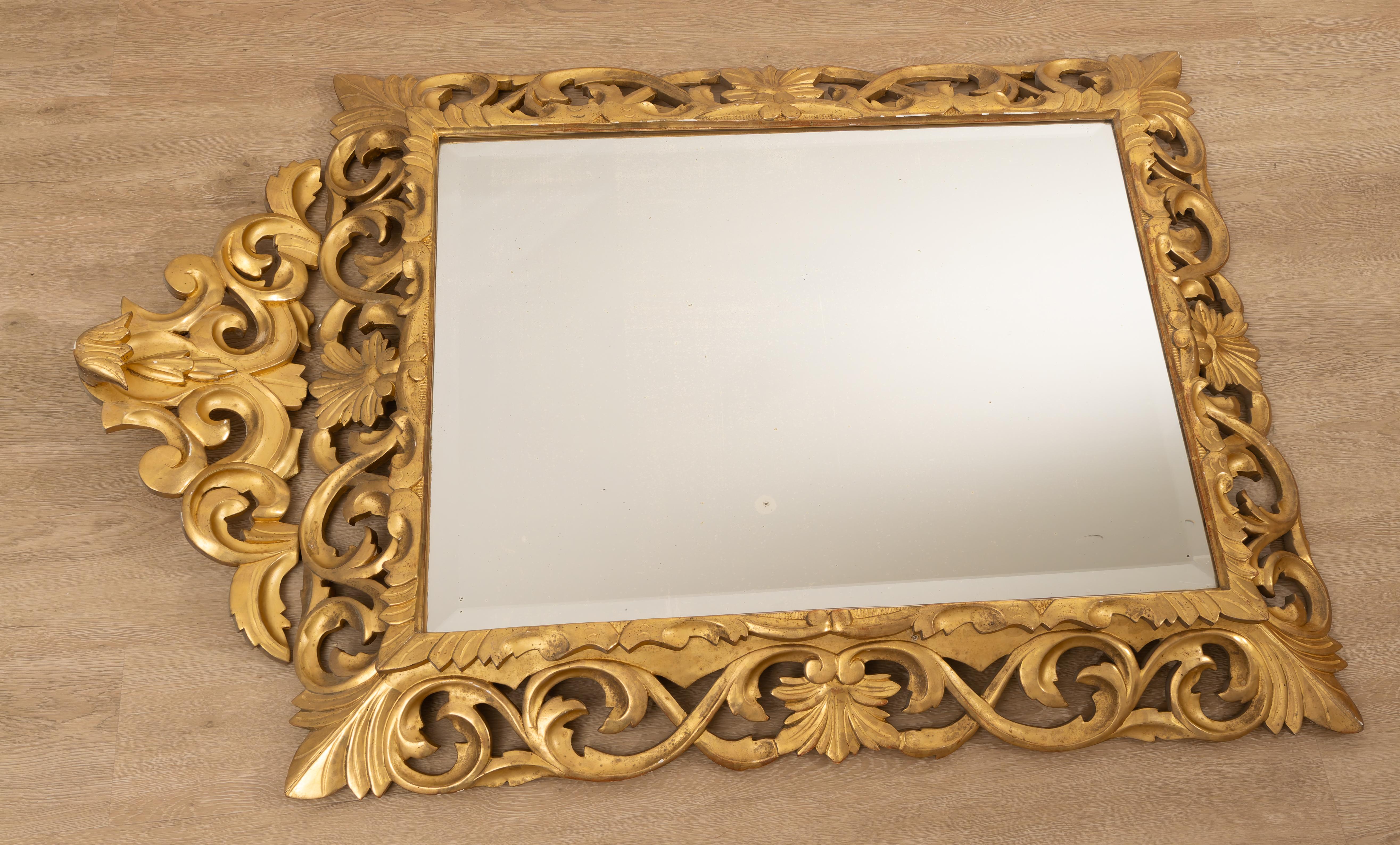 Italian Miroir doré ancien 18ème siècle en vente