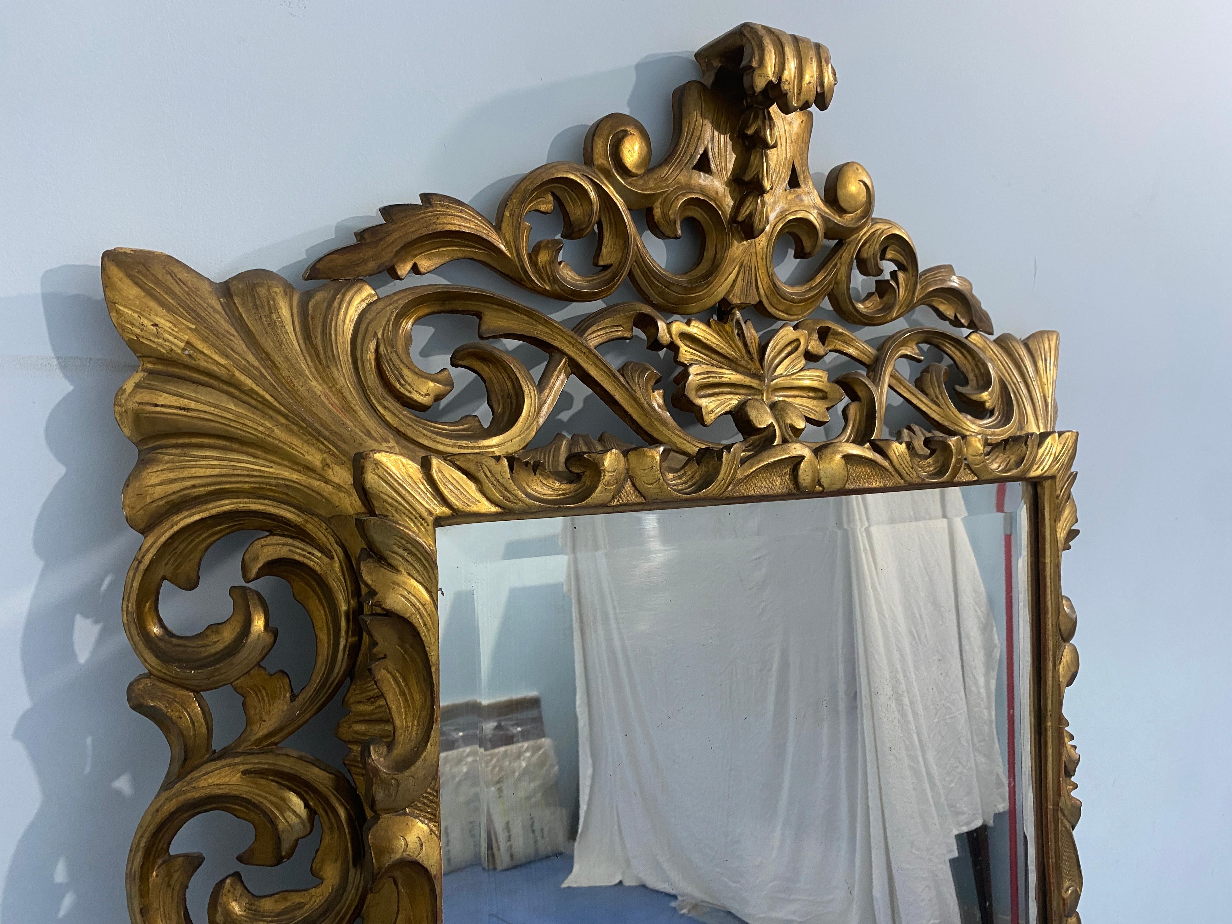 Antica specchiera francese dorata a foglia d'oro epoca Luigi Filippo, 1850 en vente 2
