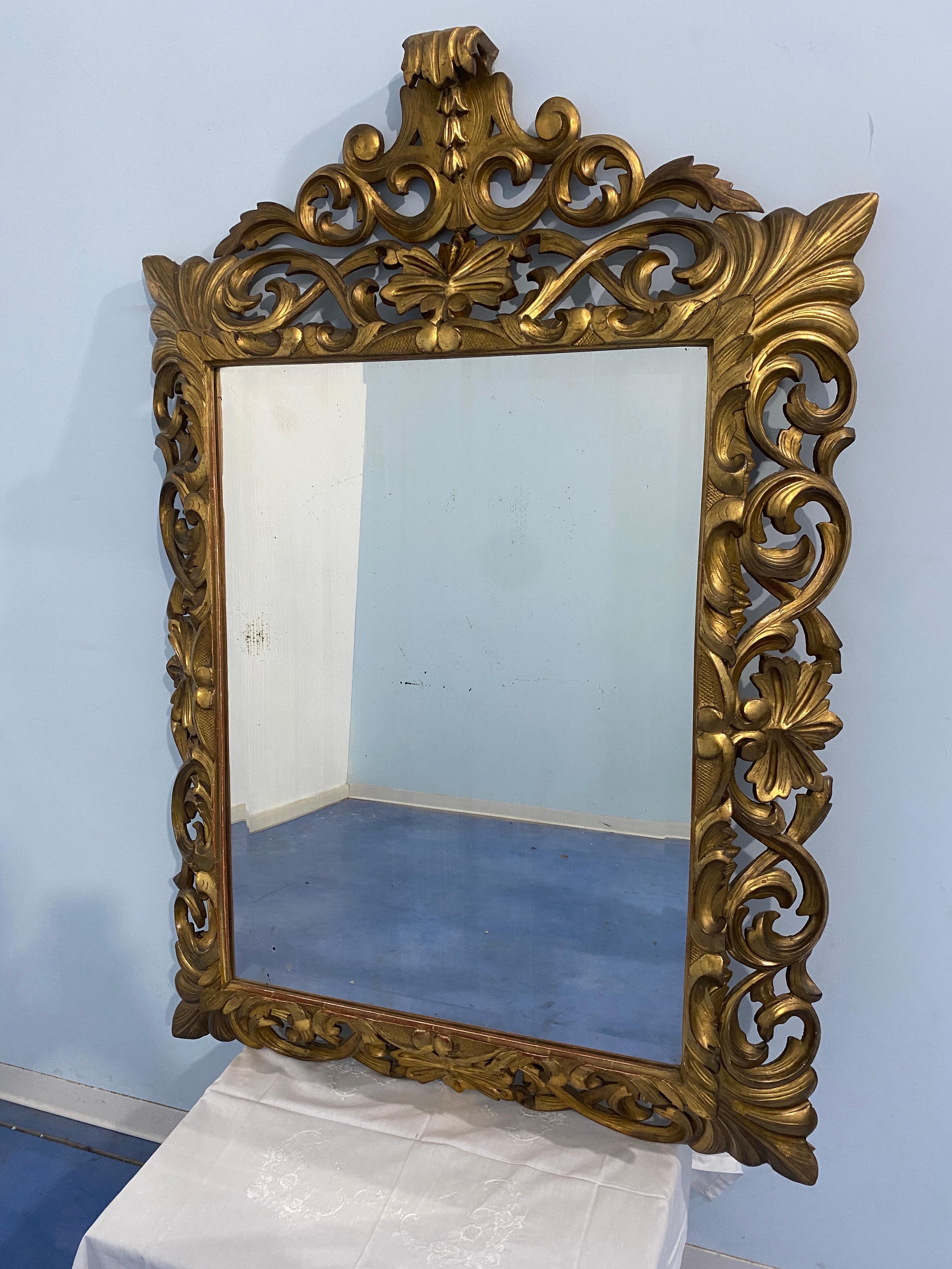 Louis-Philippe Antica specchiera francese dorata a foglia d'oro epoca Luigi Filippo, 1850 en vente