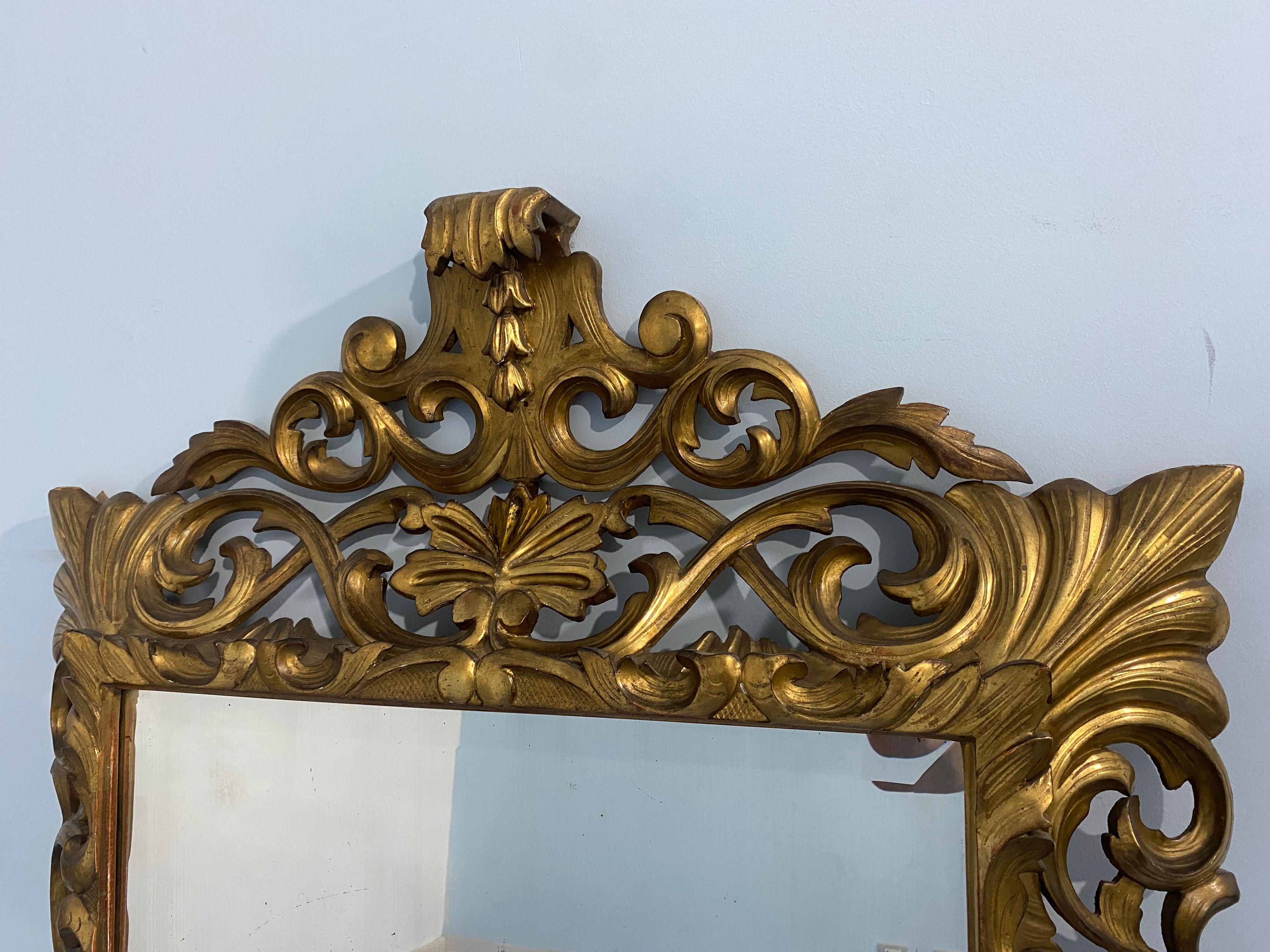 Doré Antica specchiera francese dorata a foglia d'oro epoca Luigi Filippo, 1850 en vente