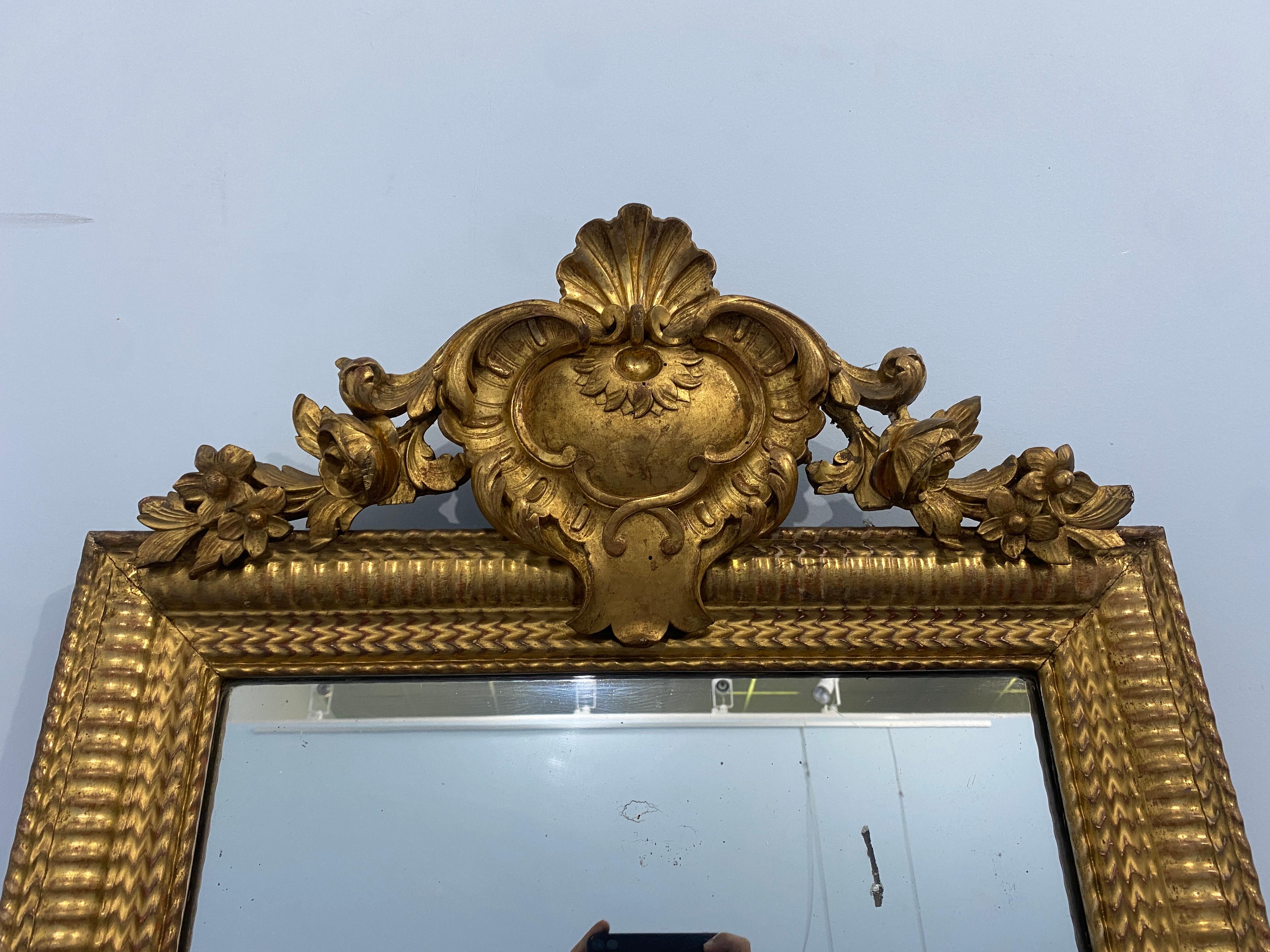 Miroir ancien français doré à la feuille d'or époque Louis Philippe, années 1850 en vente 1