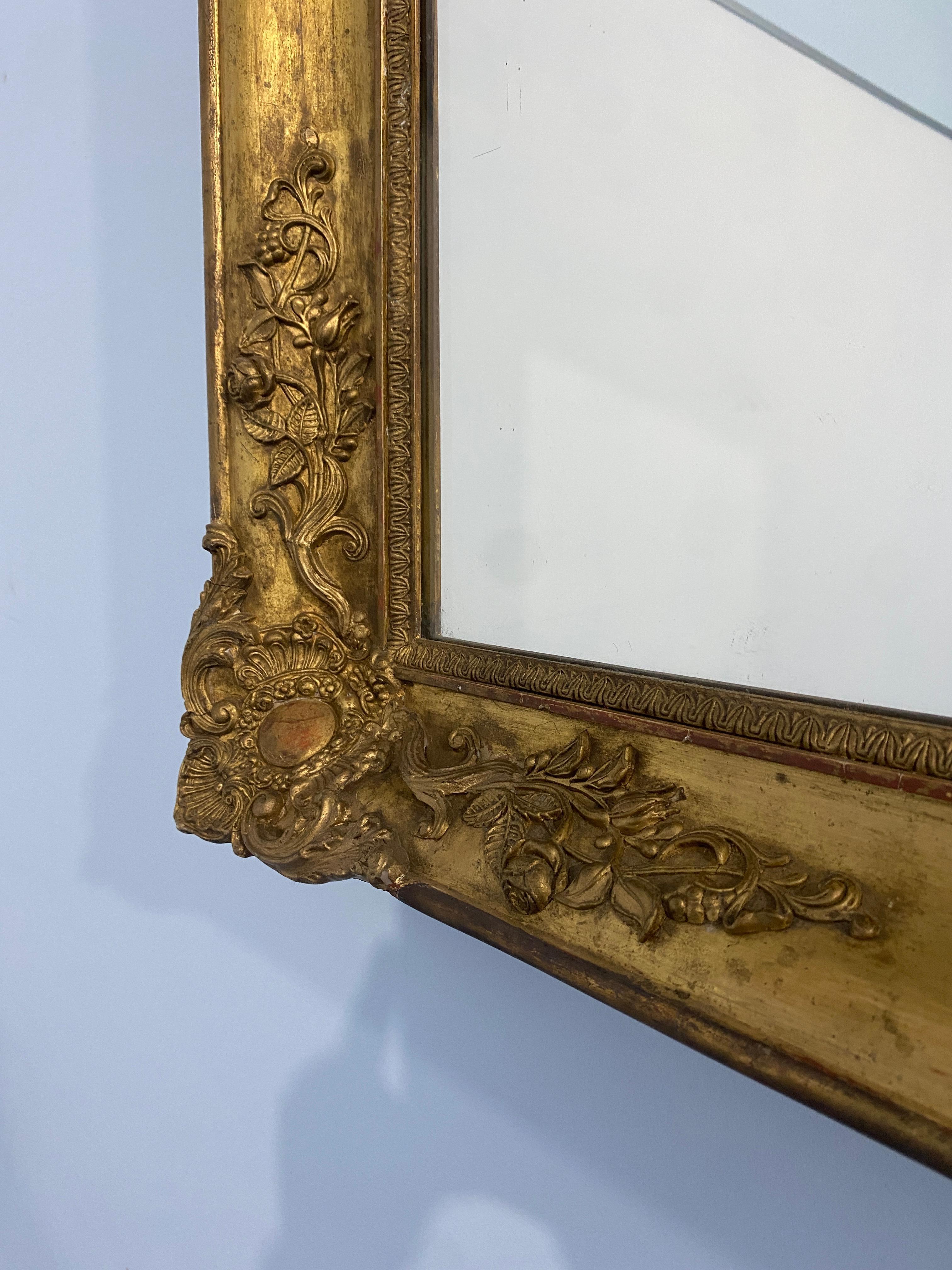 Antica specchiera francese dorata a foglia d'oro epoca Napoleone Terzo, 1870 For Sale 2