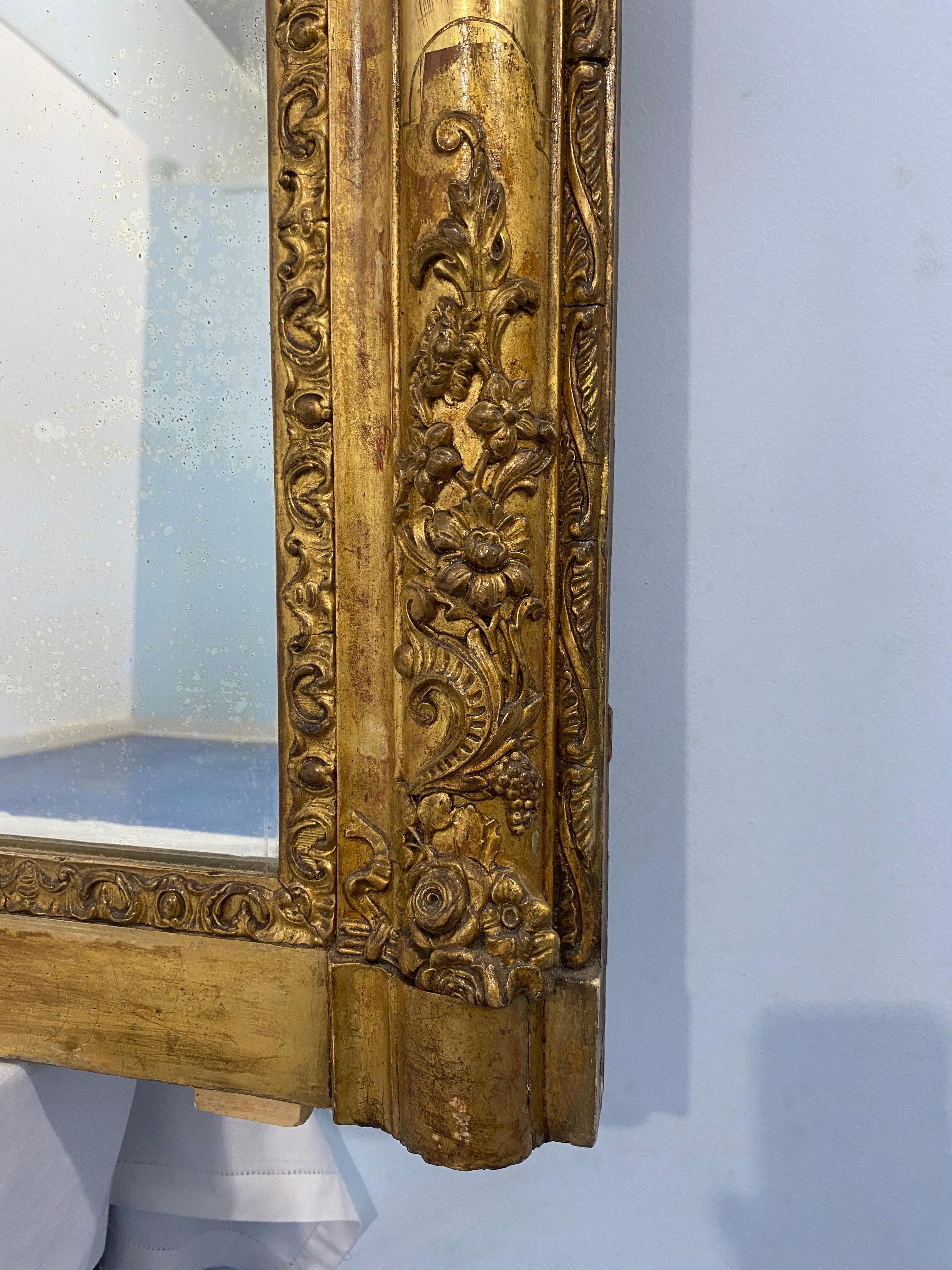 Antica specchiera francese dorata a foglia d'oro epoca Napoleone Terzo, 1870 For Sale 2