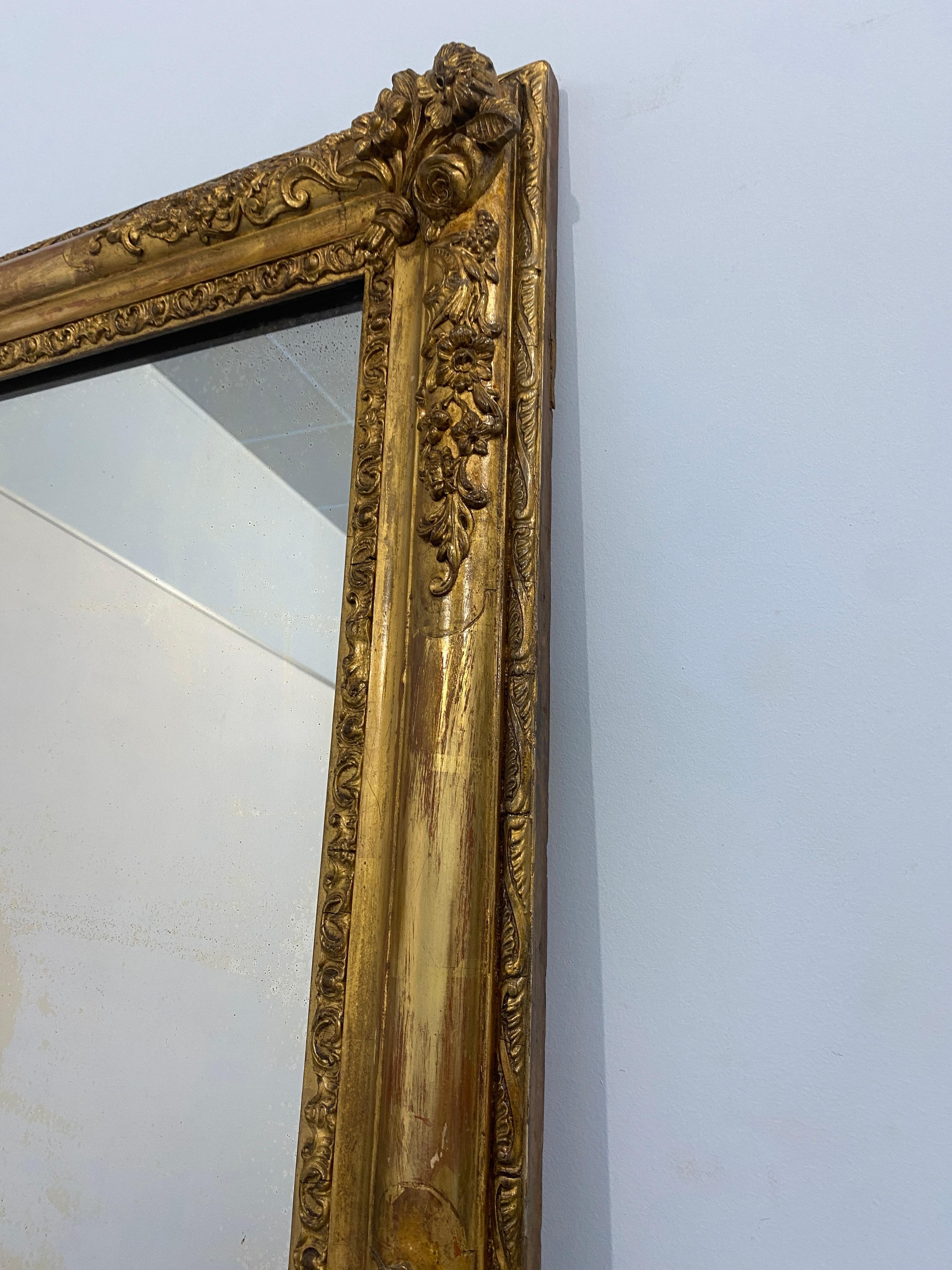 Antica specchiera francese dorata a foglia d'oro epoca Napoleone Terzo, 1870 For Sale 7
