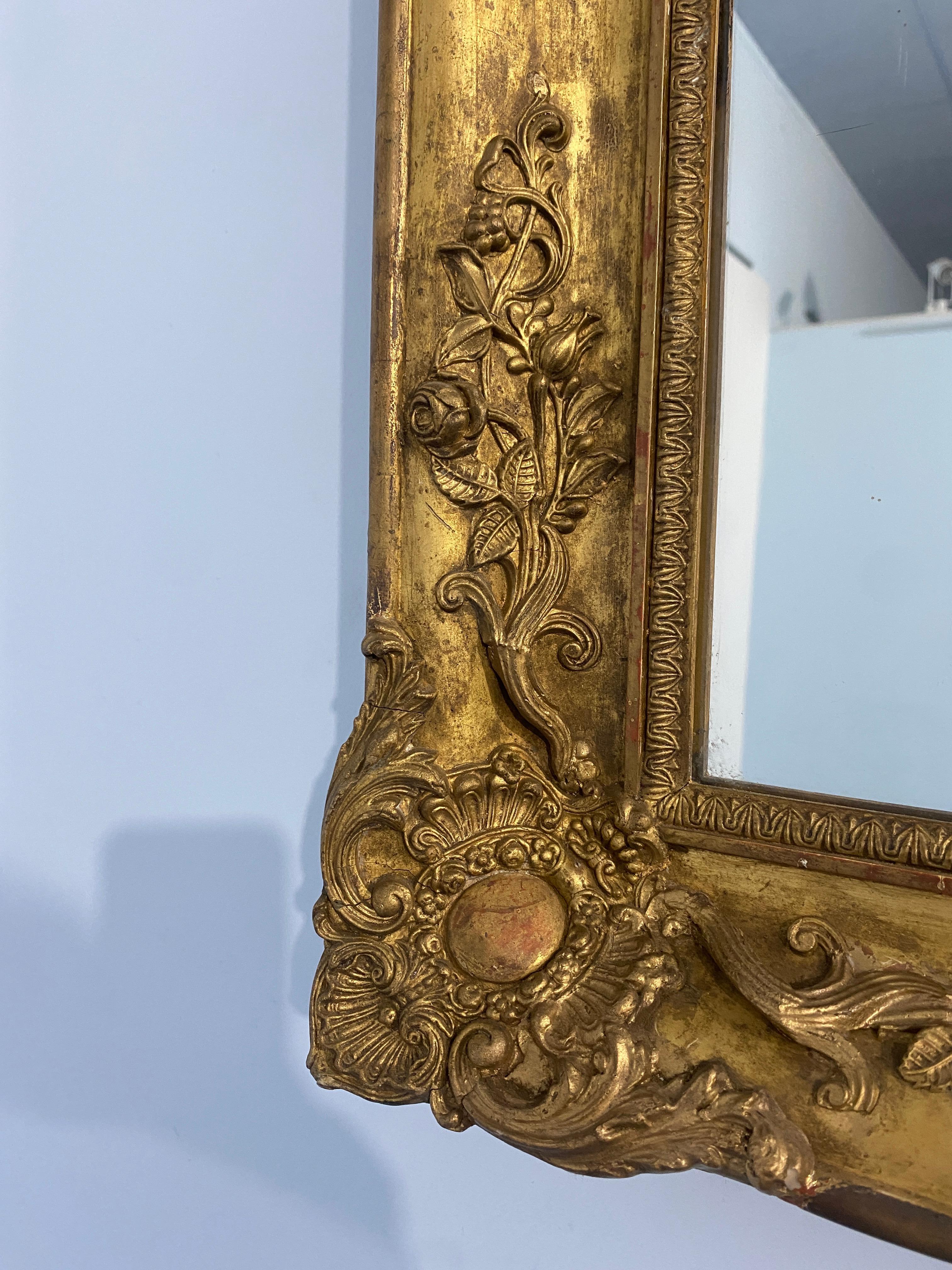 French Miroir ancien français doré à la feuille d'or de l'époque Napoléon III, 1870 en vente