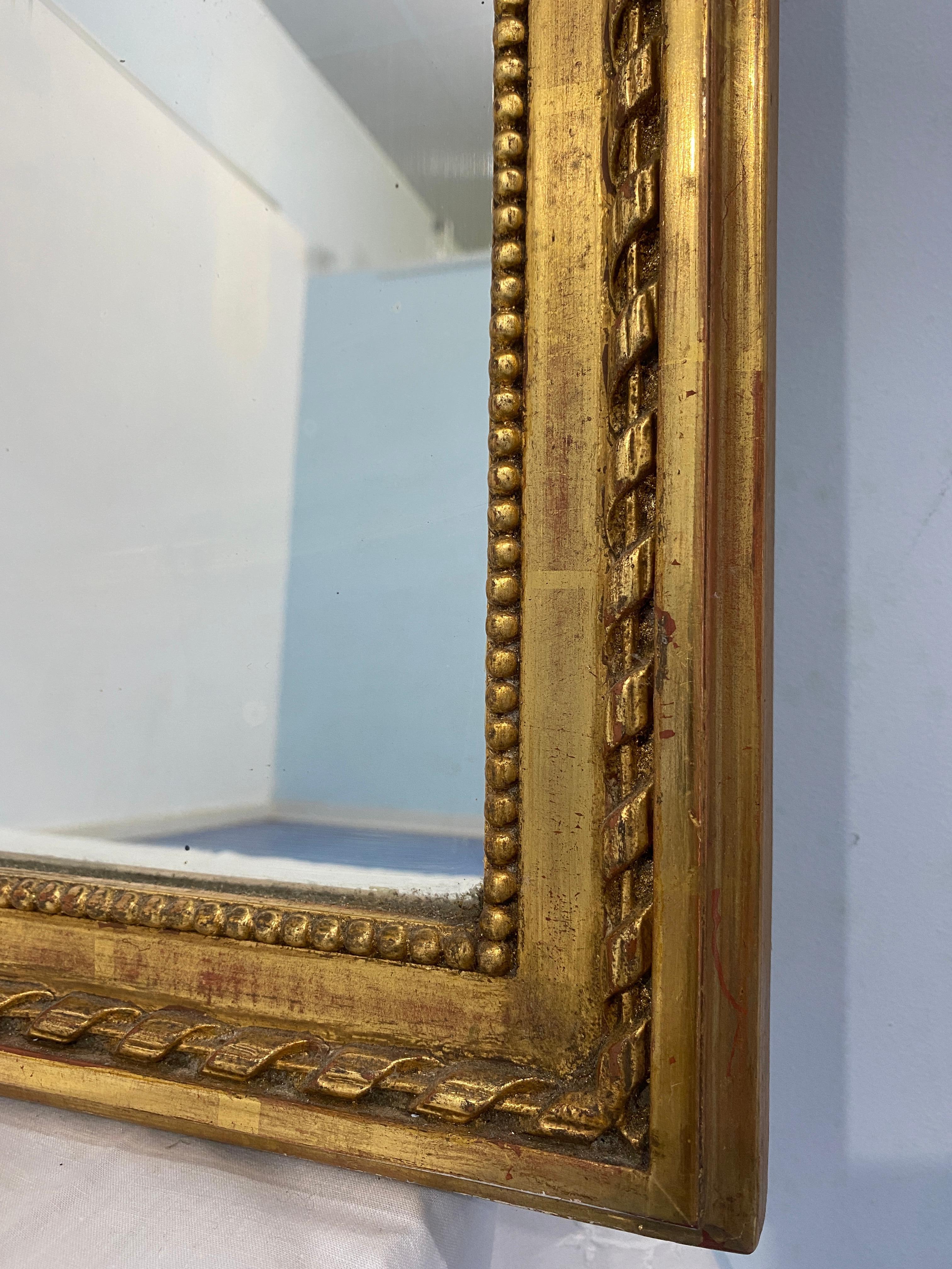 French Antica specchiera francese dorata a foglia d'oro epoca Napoleone Terzo, 1870 For Sale