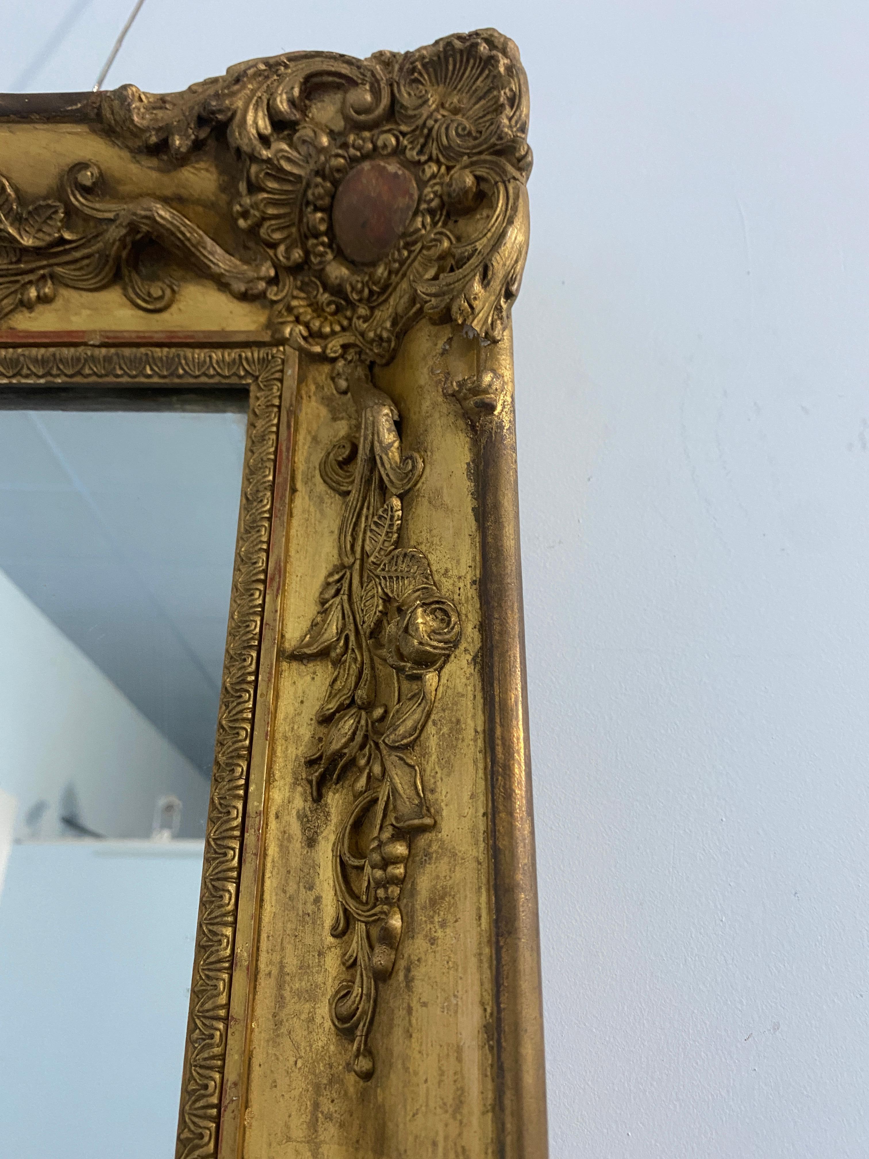Antiguo espejo francés dorado con pan de oro de la época de Napoleón III, 1870 Late 19th Century en venta