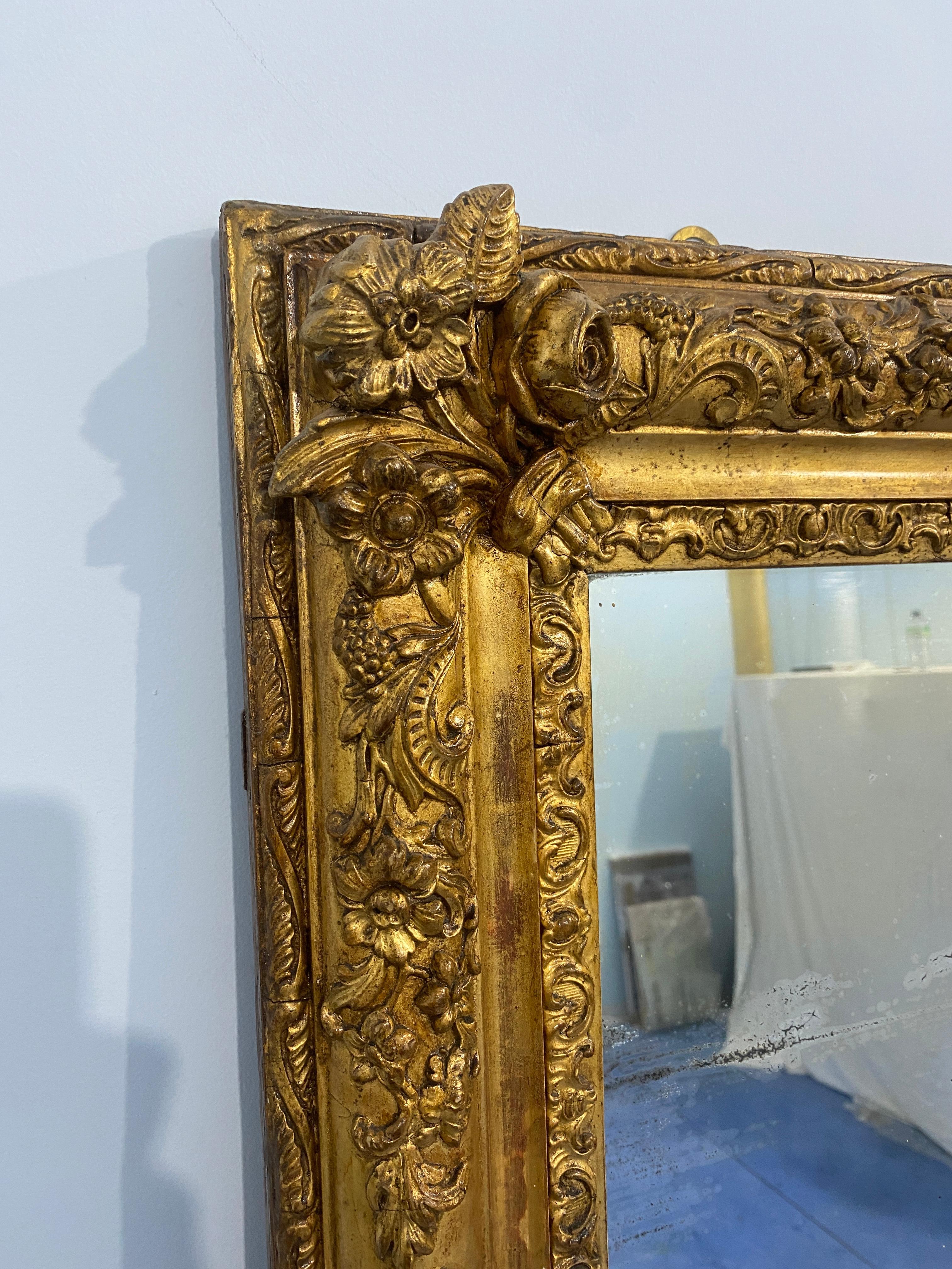 Antica specchiera francese dorata a foglia d'oro epoca Napoleone Terzo, 1870 In Good Condition For Sale In Traversetolo, IT