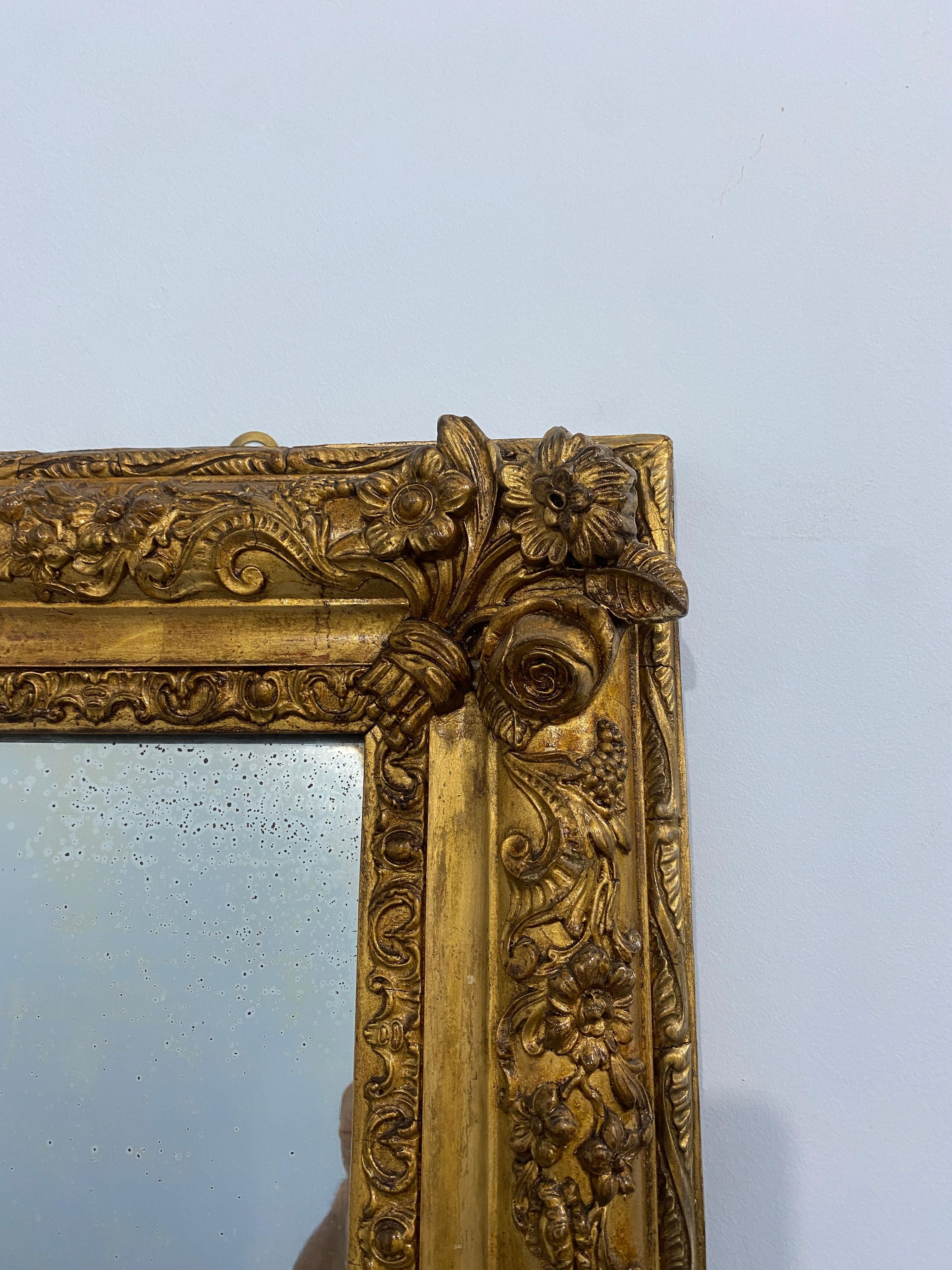 Mid-19th Century Antica specchiera francese dorata a foglia d'oro epoca Napoleone Terzo, 1870 For Sale