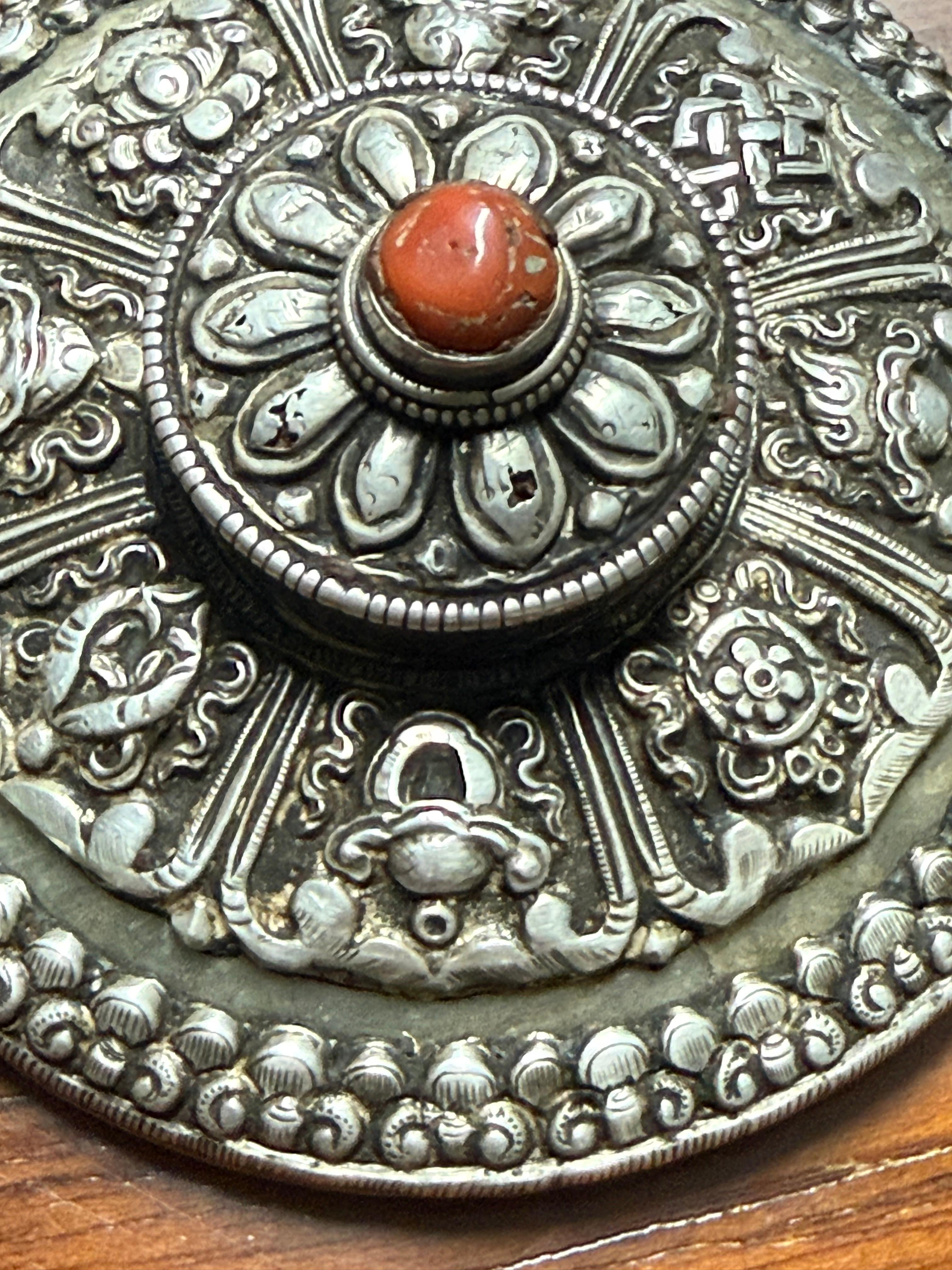 Antique Tibet Po Cha Mug Silver Finely Engraved Jade White Coral For Sale 9