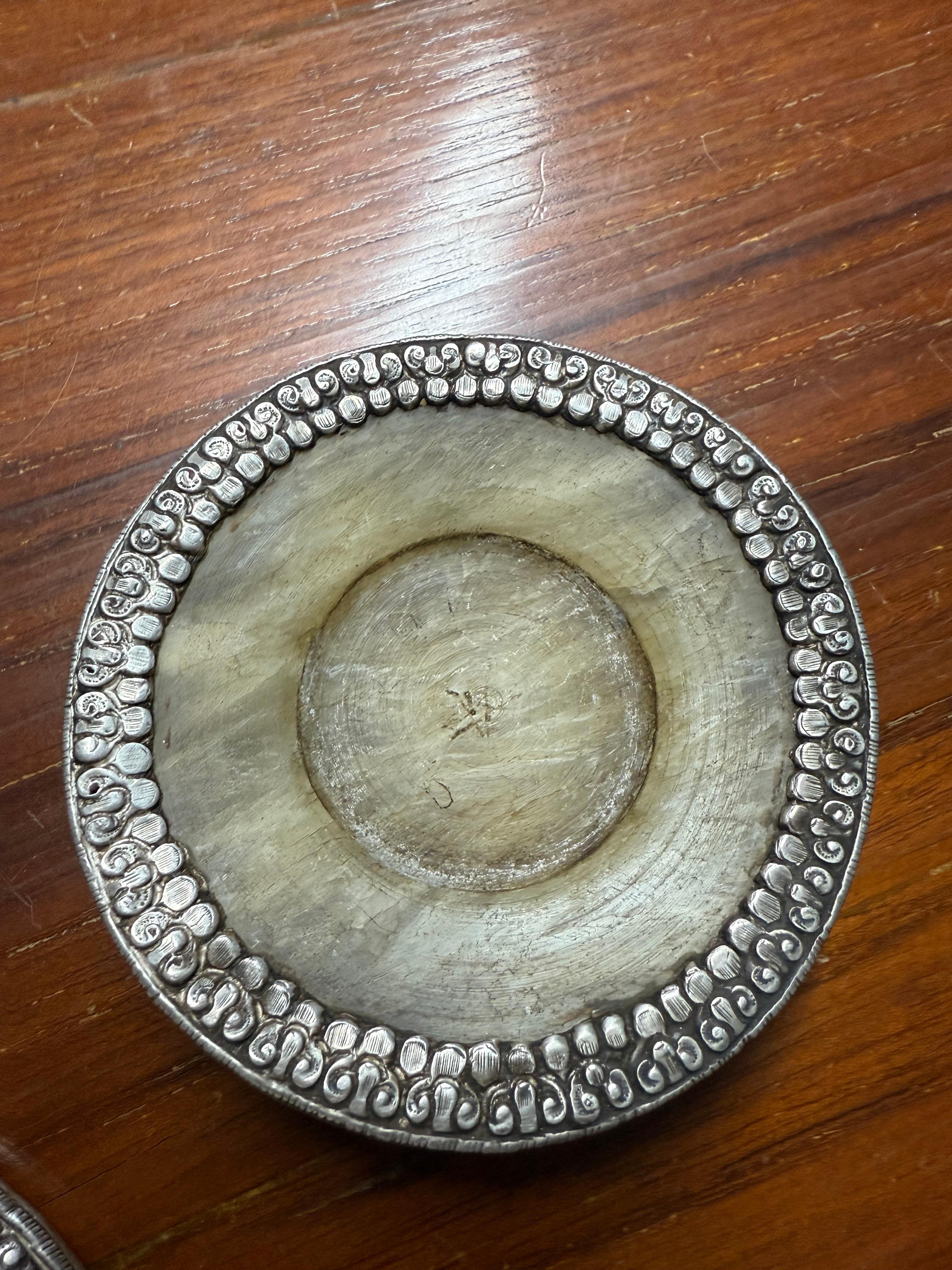 Antique Tibet Po Cha Mug Silver Finely Engraved Jade White Coral In Excellent Condition For Sale In Palermo, Sicily