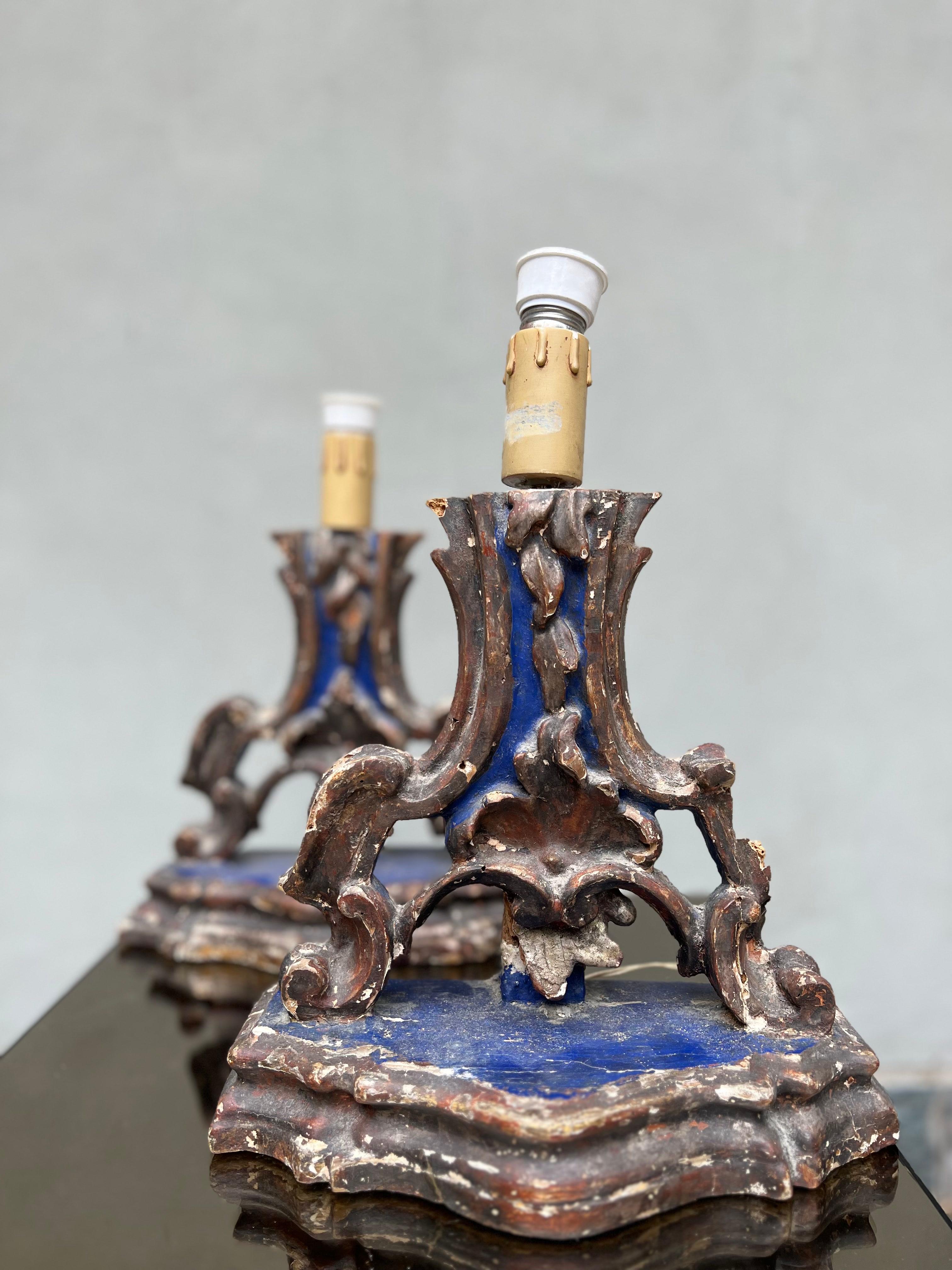 Antiche Portapalme rielettrificate, un candelieri en legno intagliato, XVIIIe siècle en vente 1