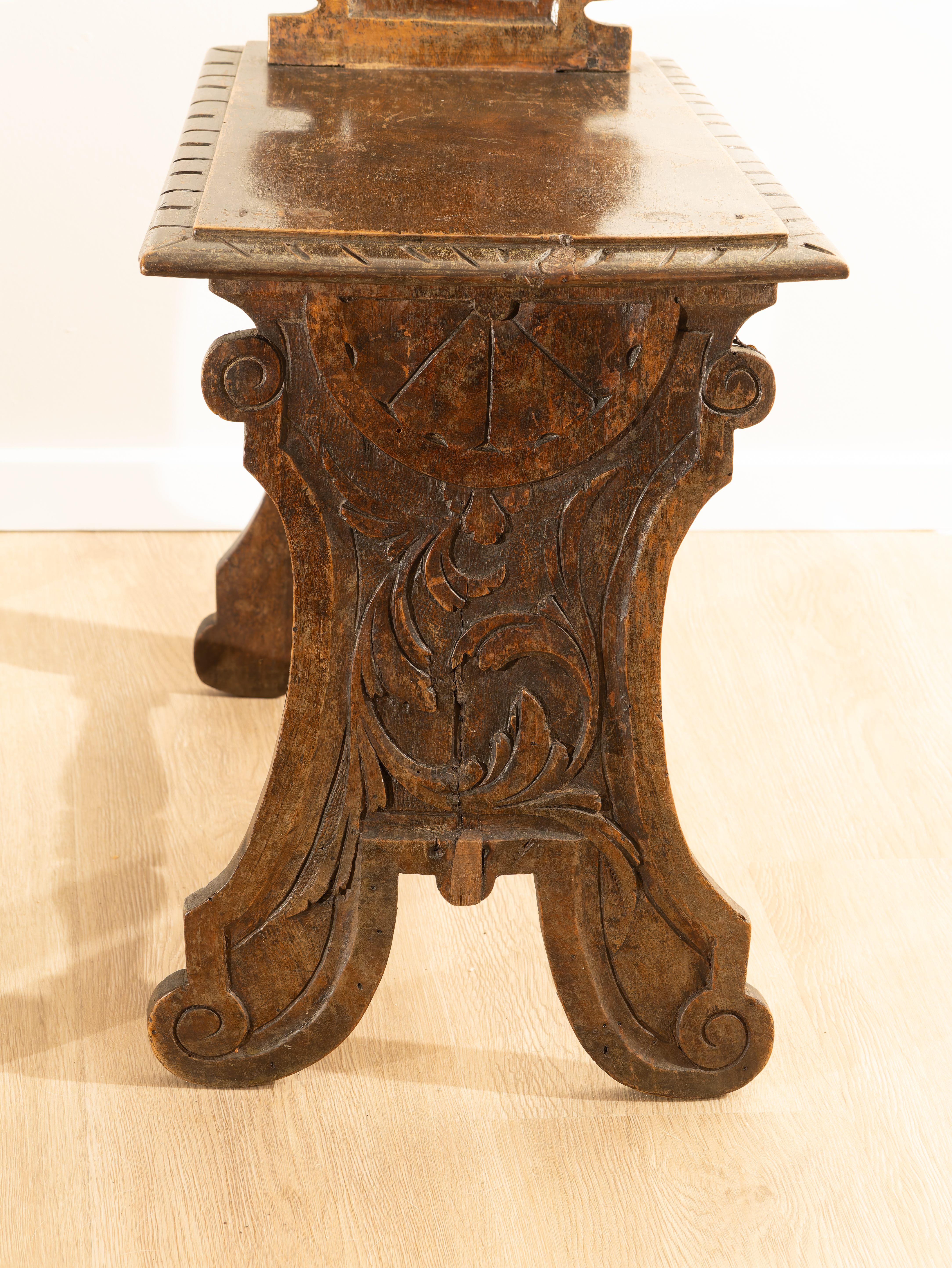 Antike Hocker Hocker, 19. Jahrhundert (Nussbaumholz) im Angebot