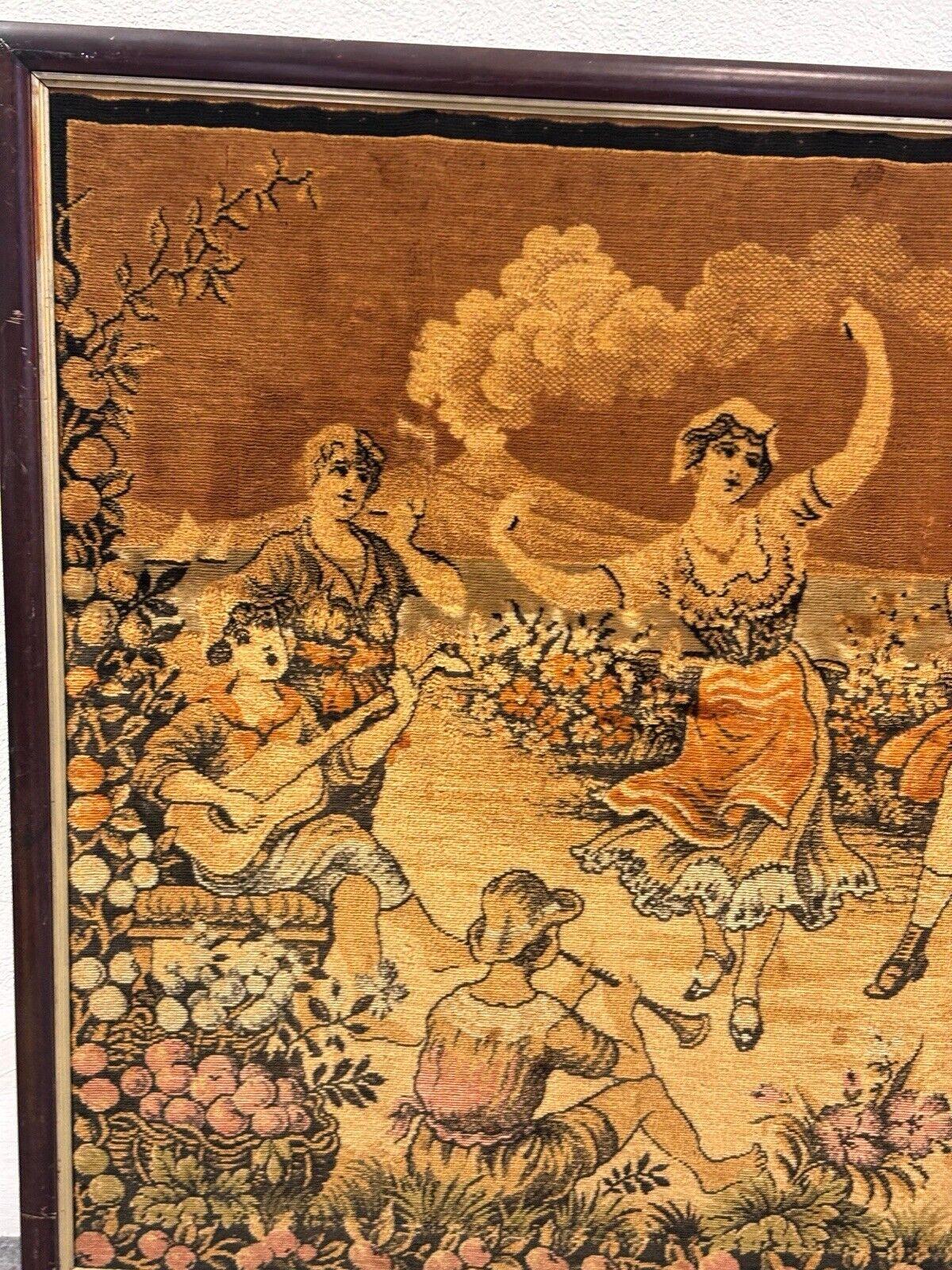 Antique Fabric Tapestry with Young Dancers In Good Condition For Sale In Taranto, IT