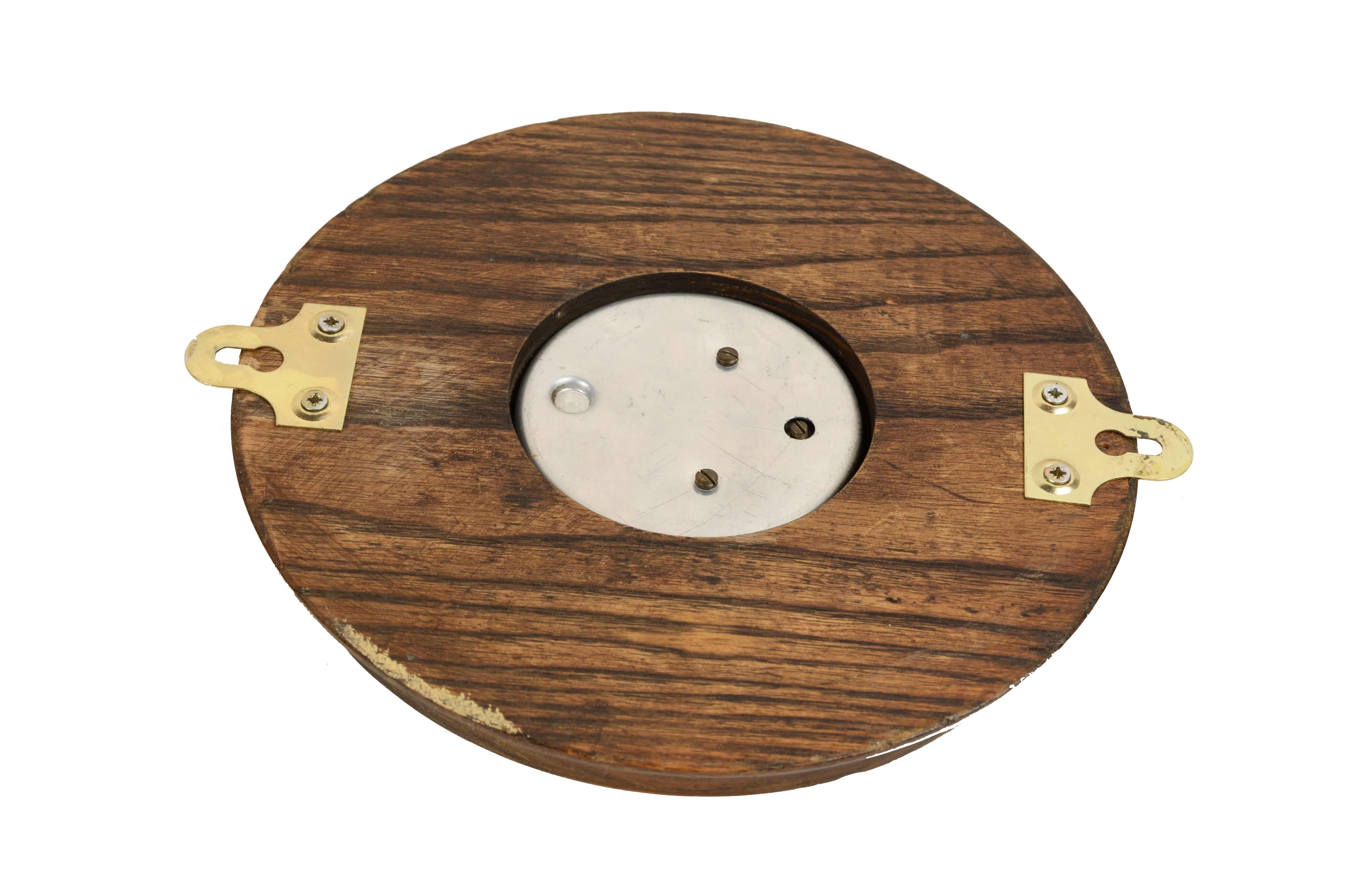 Antique English aneroid barometer from the 1930s made of turned wood and brass For Sale 2