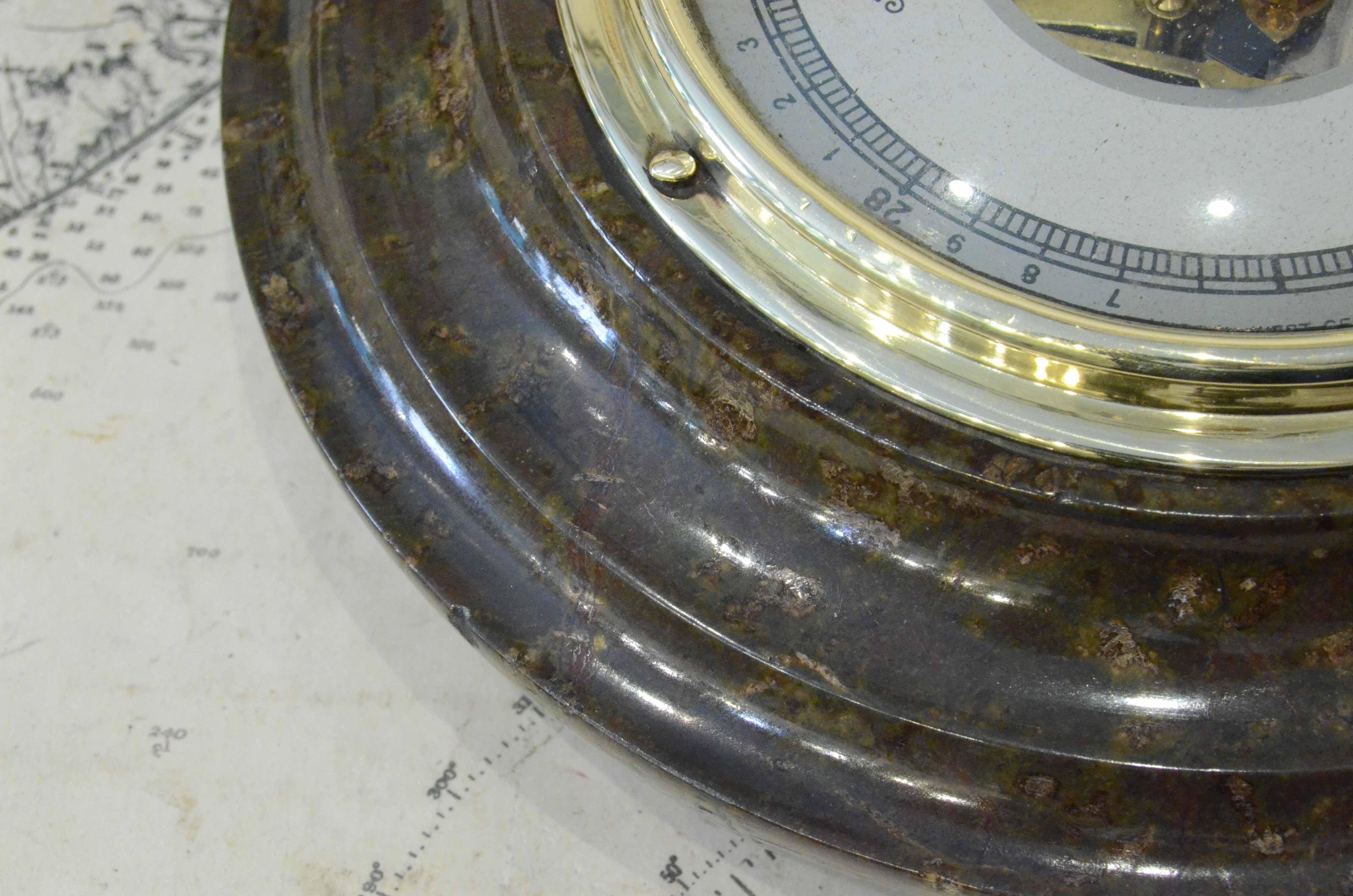 Antique German aneroid barometer from the early 1900s made of turned marble. In Good Condition For Sale In Milan, IT