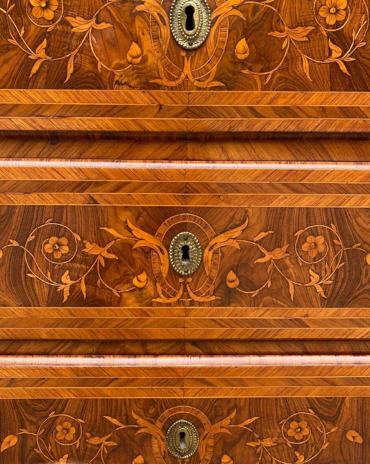 18th Century Antico Cassettone Luigi XVI - Tre Cassetti - Intarsio Floreale - XVIII Secolo 🇮 For Sale