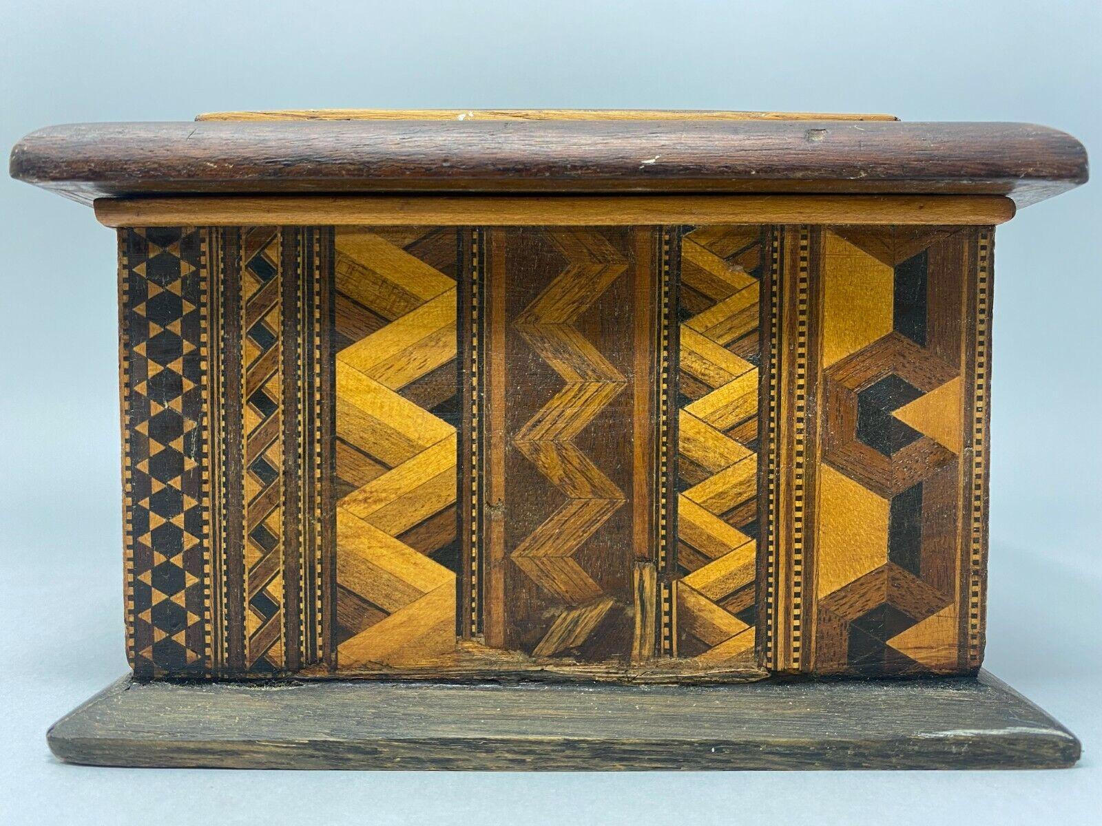 19th Century Antico Cofanetto Portagioie in Legno Con Decoro Micro Intarsio, XIX Secolo