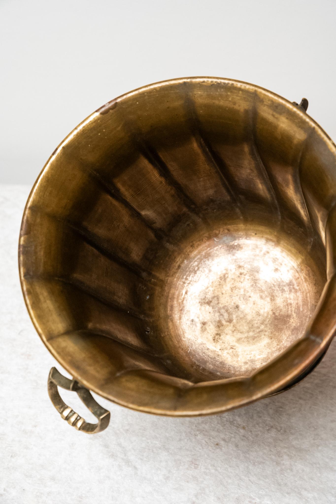 Hielera antigua de latón plateado, años 40 Plateado en venta