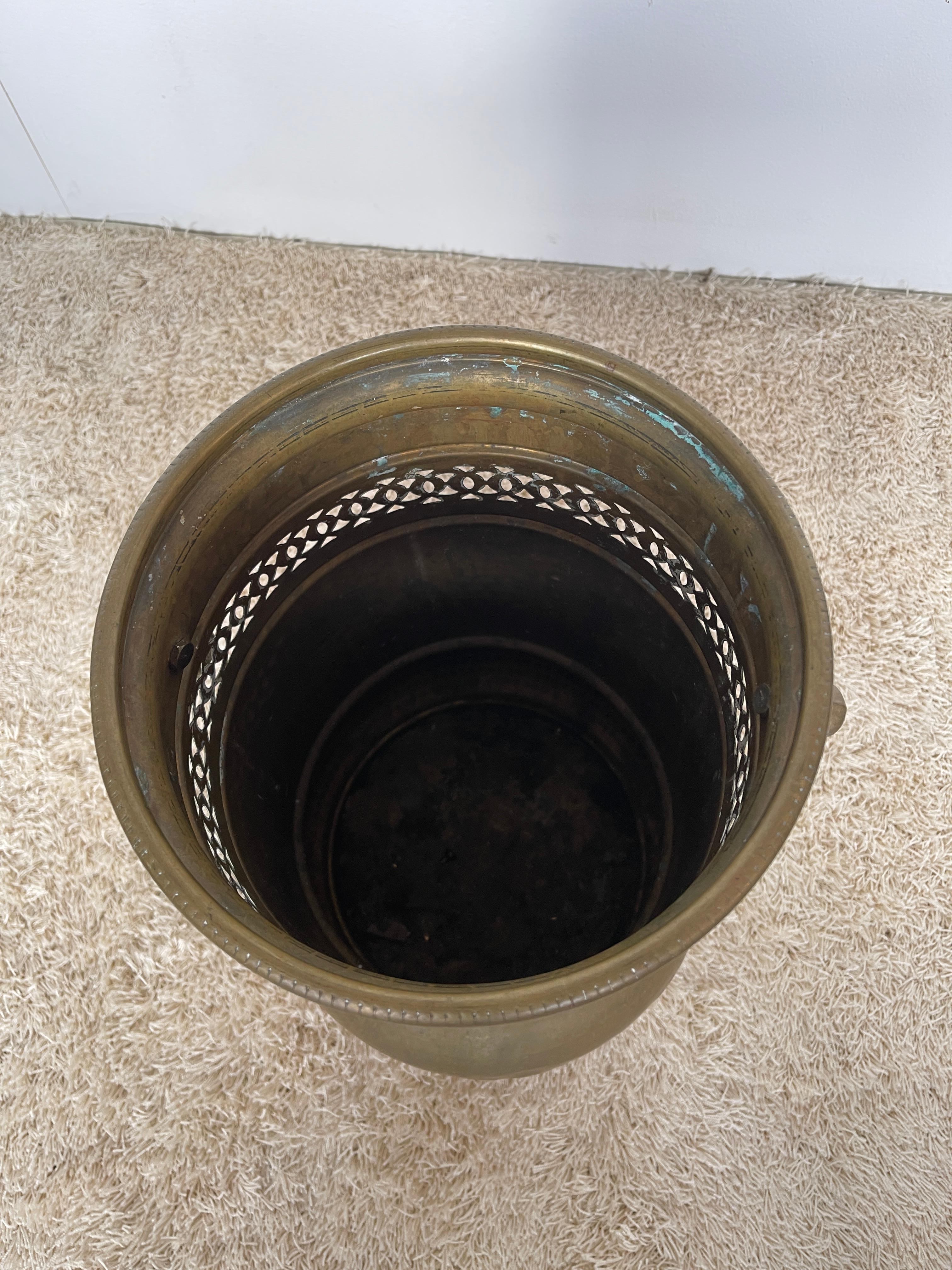 Italian Porte-parapluie italien ancien du 20e siècle en laiton et cuivre en vente