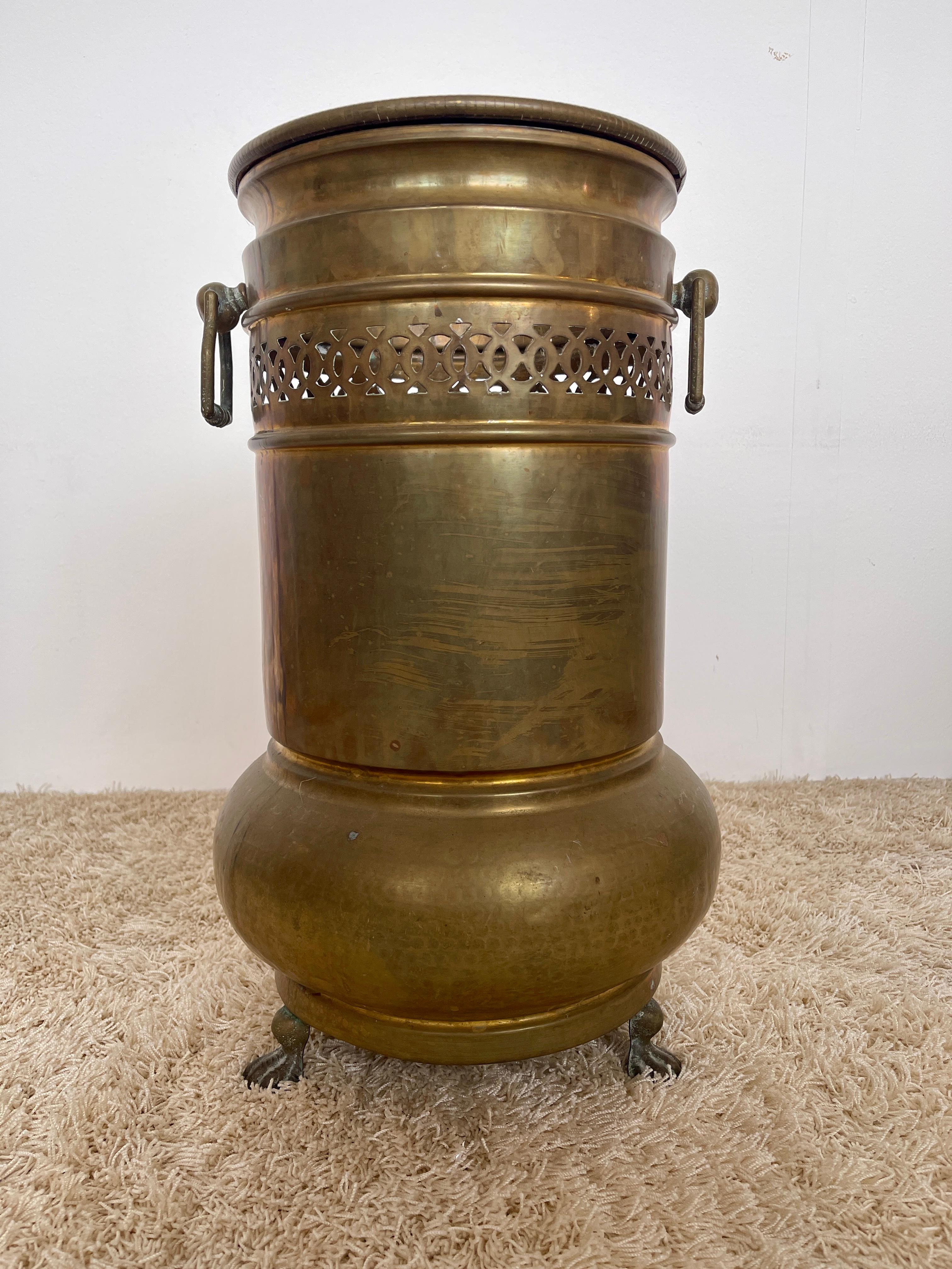 Antique 20th century Italian brass and copper umbrella stand In Good Condition For Sale In Cantù, IT