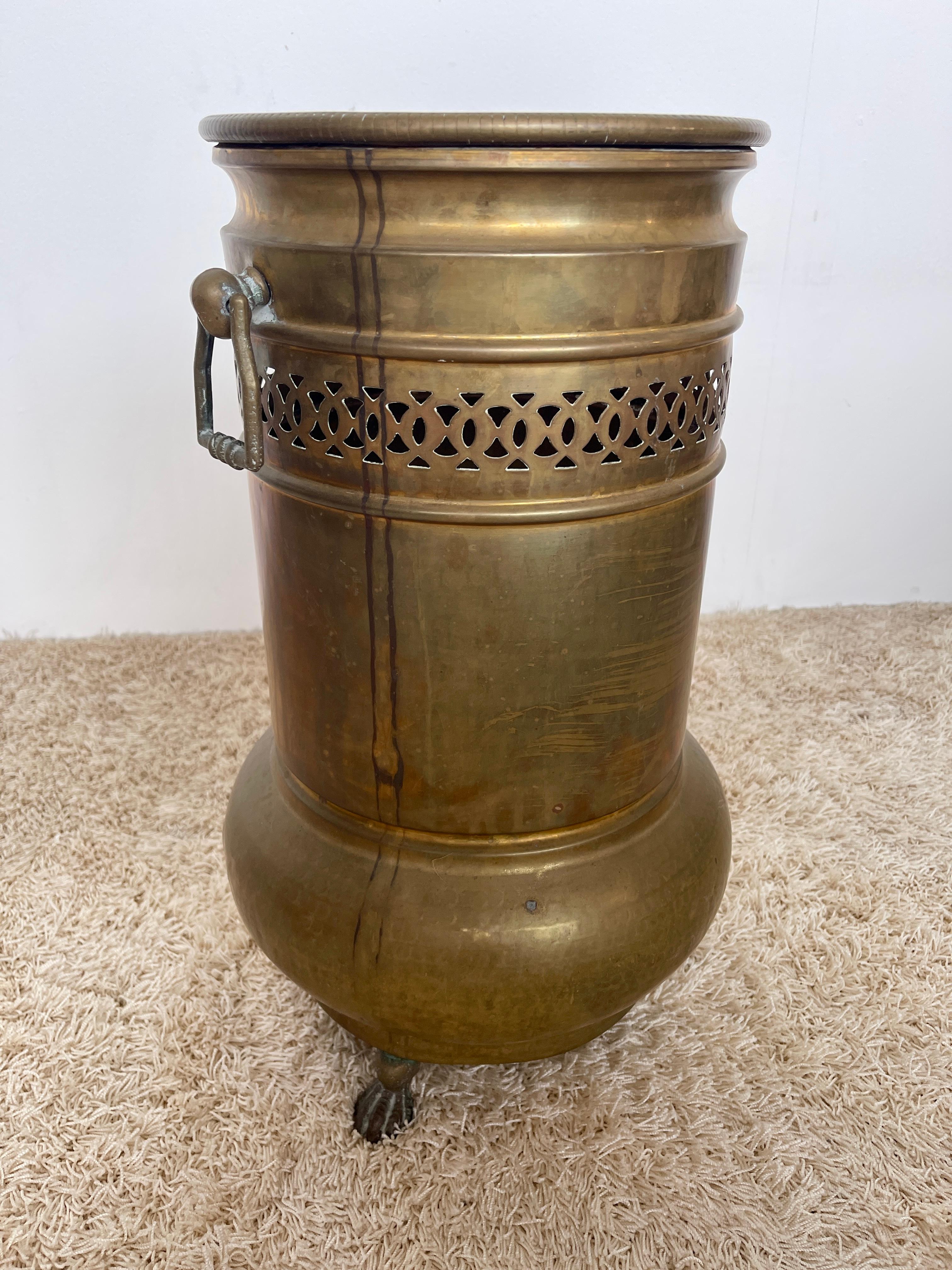 20th Century Antique 20th century Italian brass and copper umbrella stand For Sale