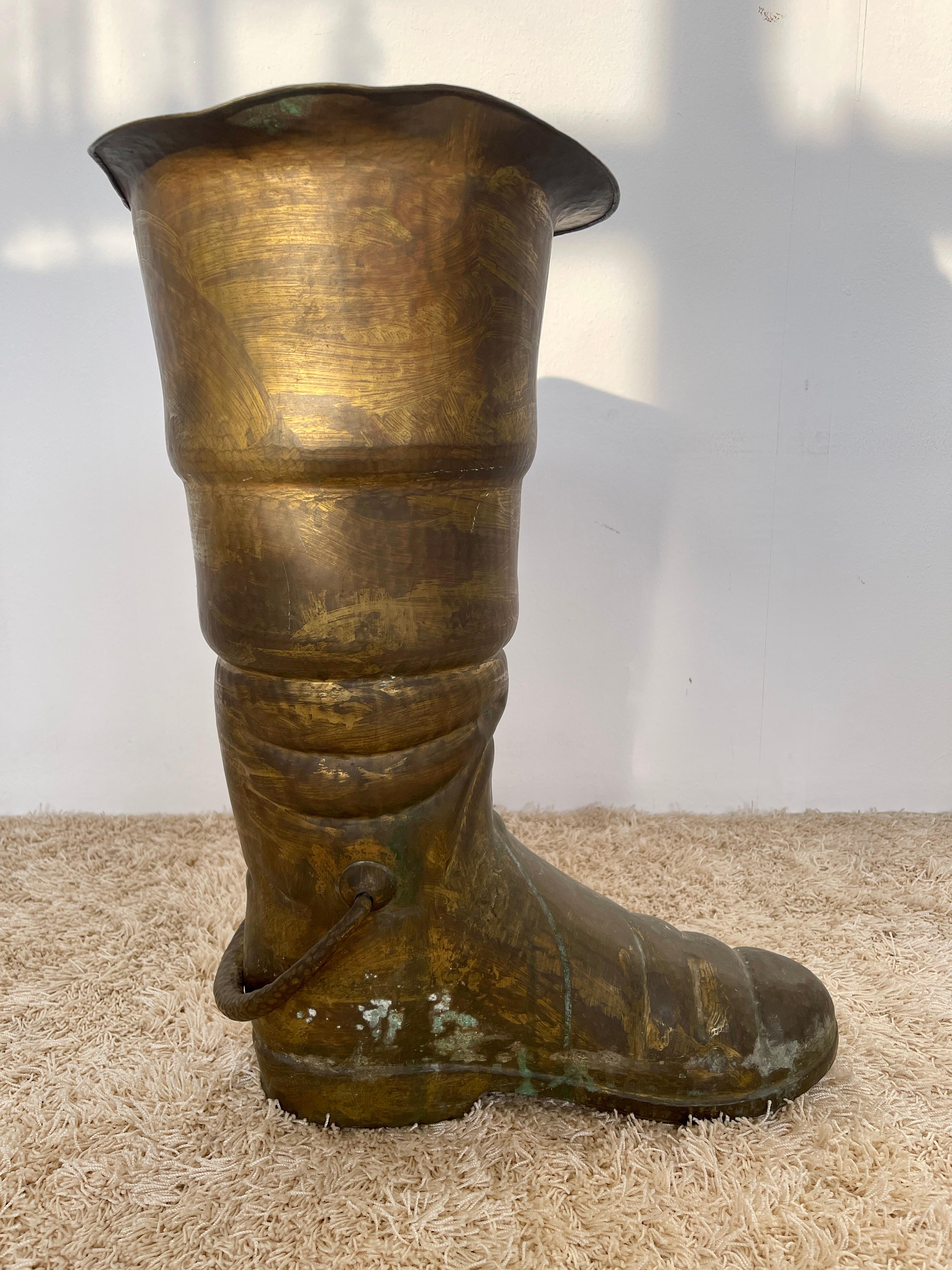 Paragüero antiguo de latón estilo bota del siglo XIX - Colección Privada Domenico Rugiano