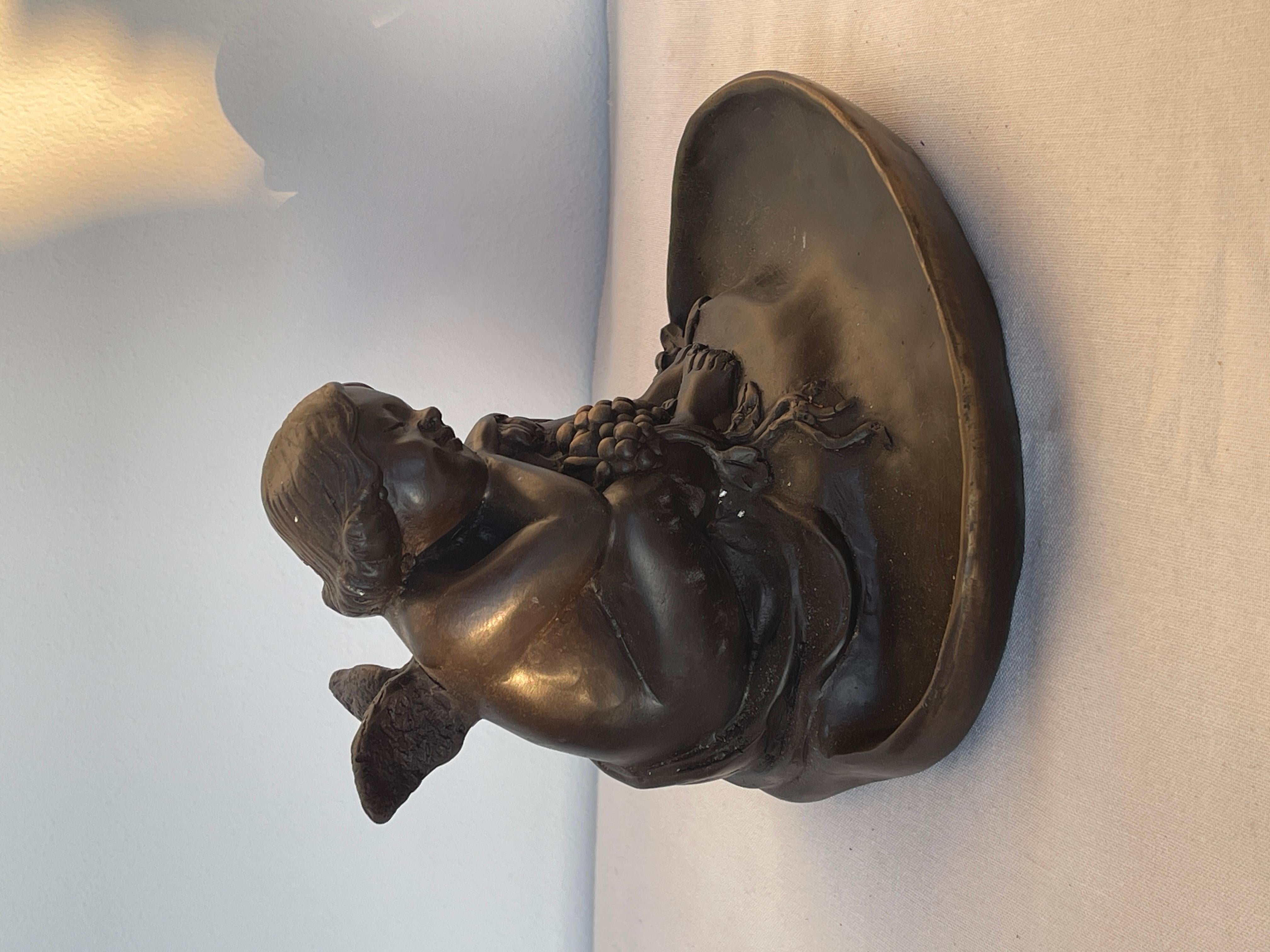Italian Antico posacenere italiano in bronzo con figura di putti, XX secolo For Sale
