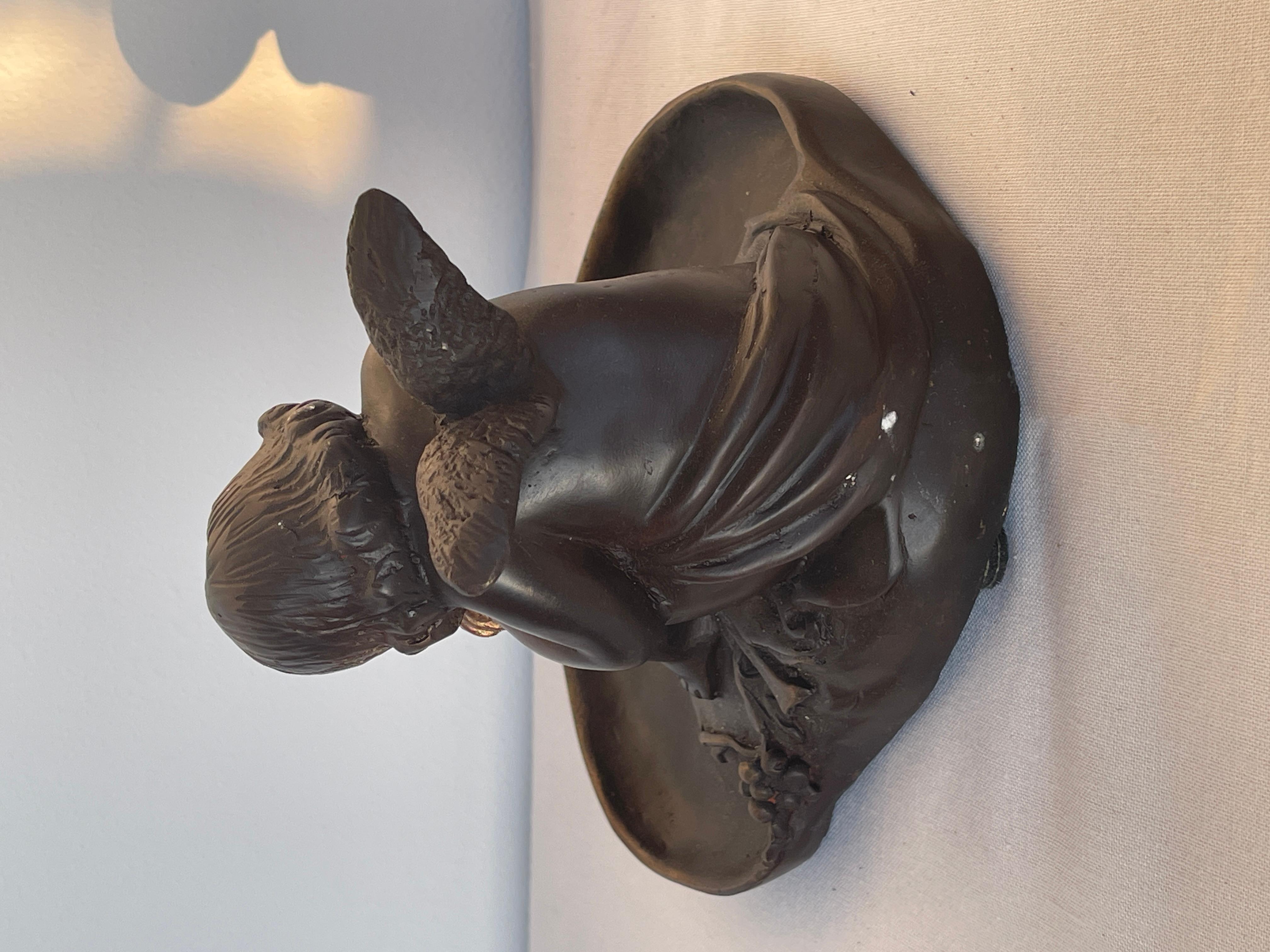 Other Antico posacenere italiano in bronzo con figura di putti, XX secolo For Sale