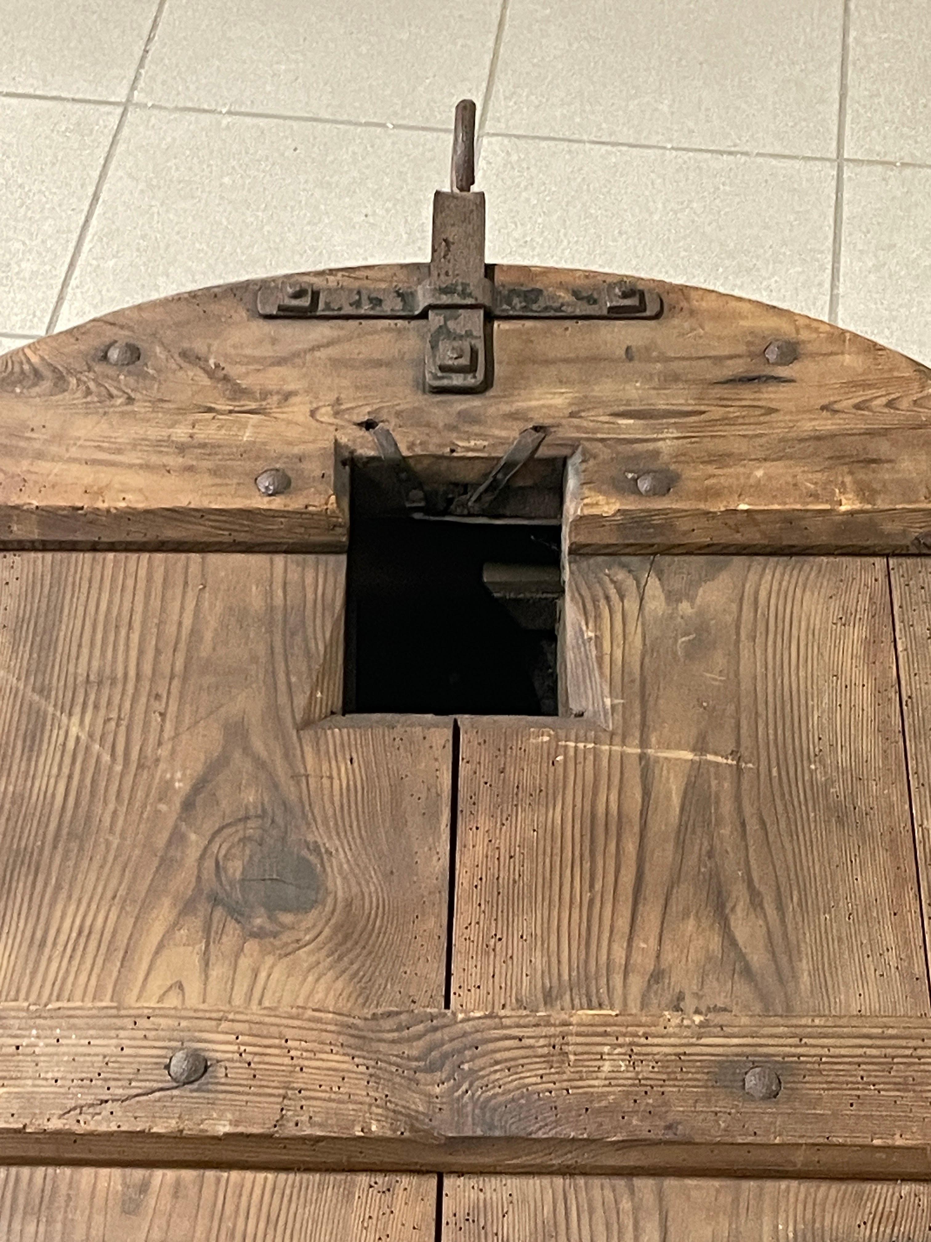 Antico soffietto da fabbro di inizio '900 in legno, ferro battuto e cuoio im Angebot 4