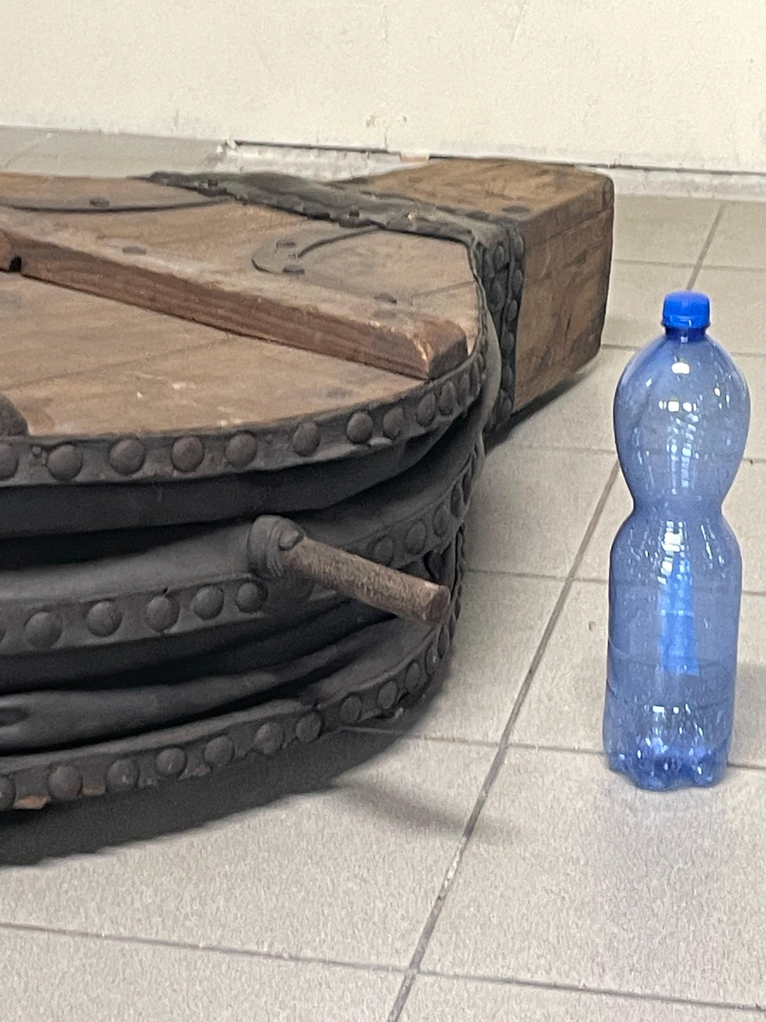 Antico soffietto da fabbro di inizio '900 in legno, ferro battuto e cuoio im Angebot 8