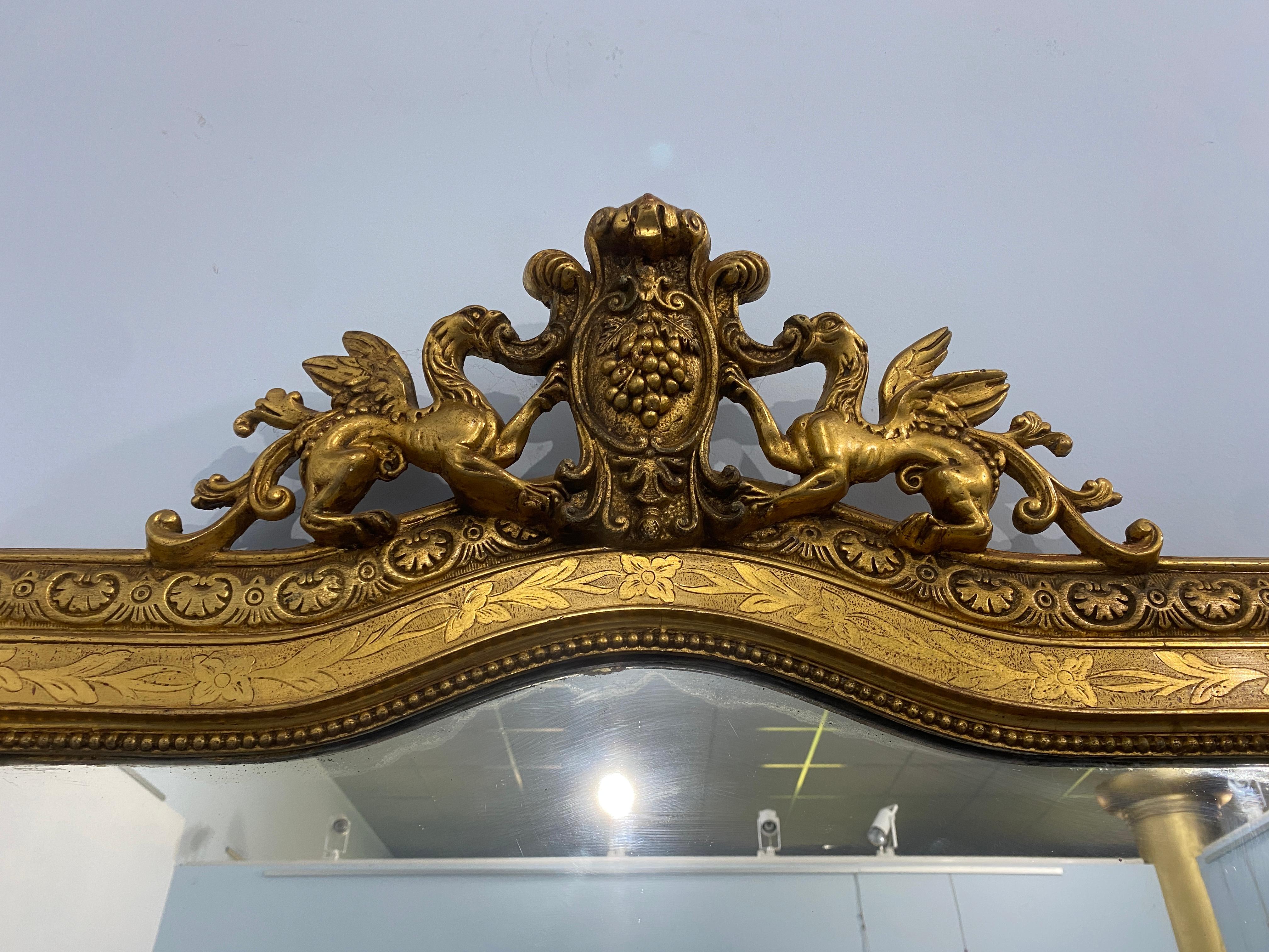 Miroir ancien doré  feuille d'or avec Louis Philippe era cimasa en vente 2